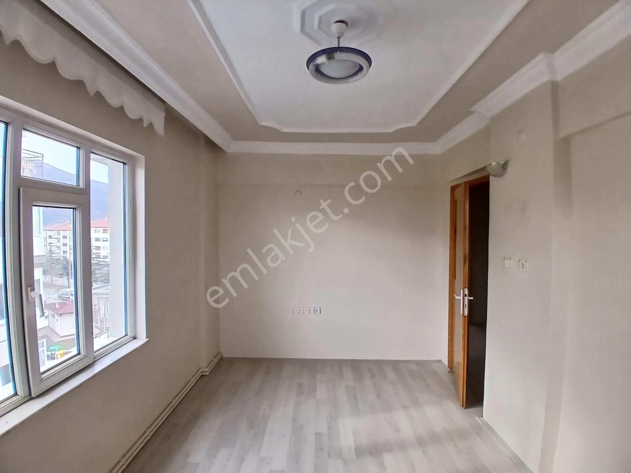 Akçay Emlak'tan Akşehir Stadyum Civarı Asansörlü Doğalgaz Kombili Ara Kat Kiralık 3+1 Daire - Görsel 10