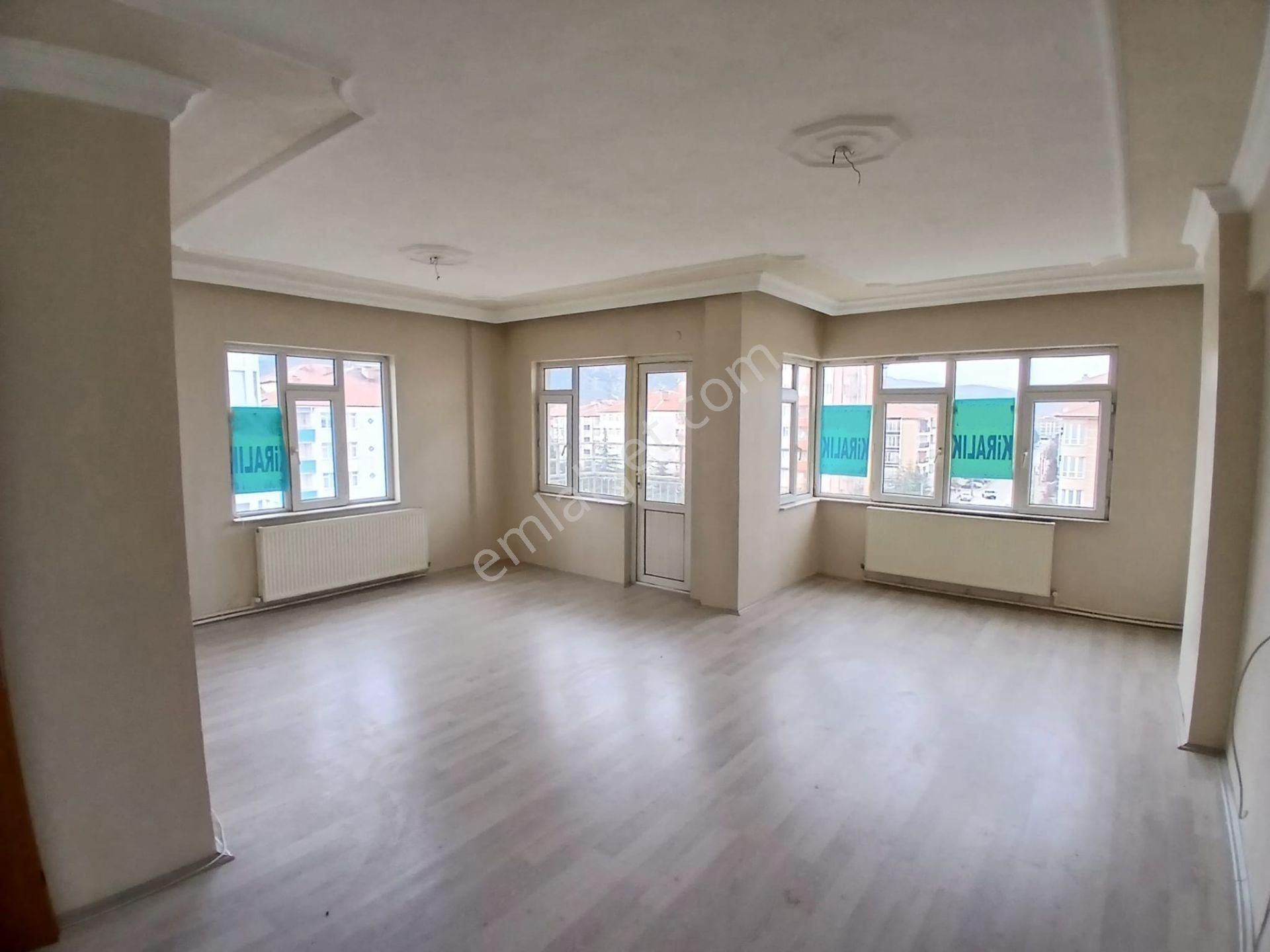 Akçay Emlak'tan Akşehir Stadyum Civarı Asansörlü Doğalgaz Kombili Ara Kat Kiralık 3+1 Daire - Görsel 20