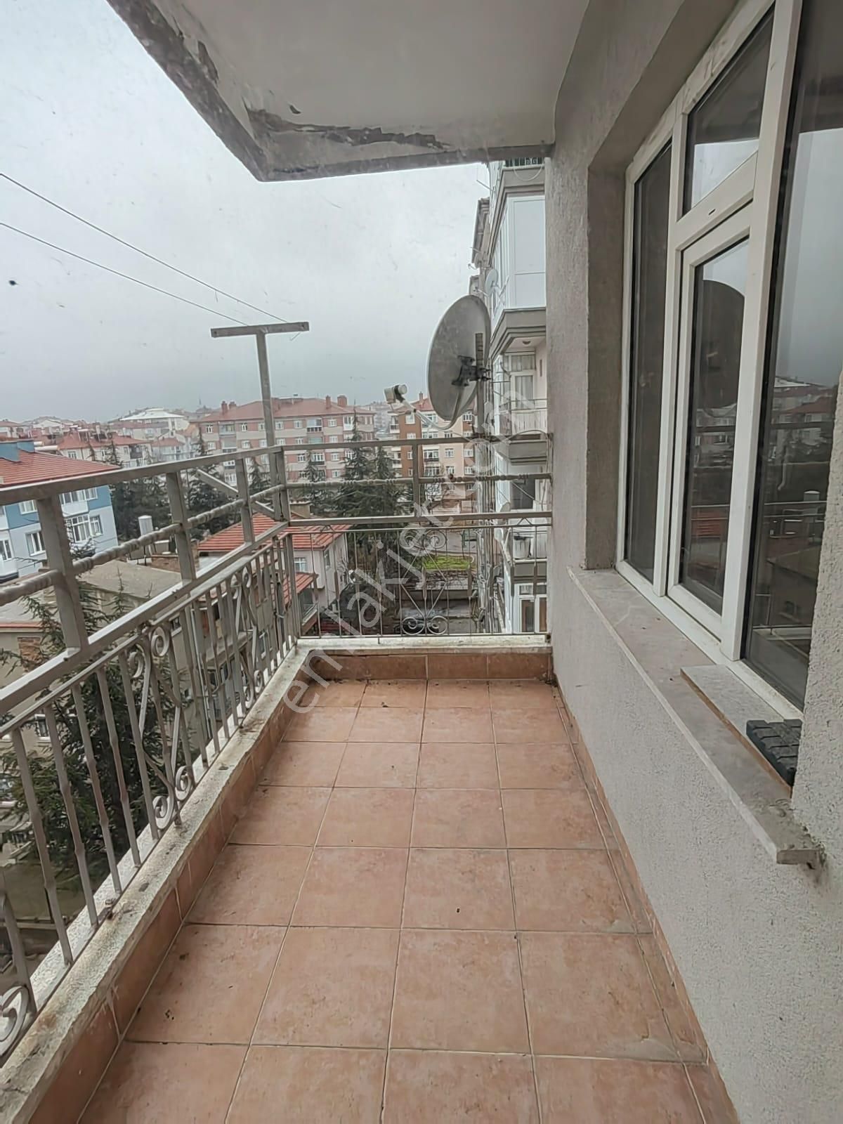 Akçay Emlak'tan Akşehir Stadyum Civarı Asansörlü Doğalgaz Kombili Ara Kat Kiralık 3+1 Daire - Görsel 24