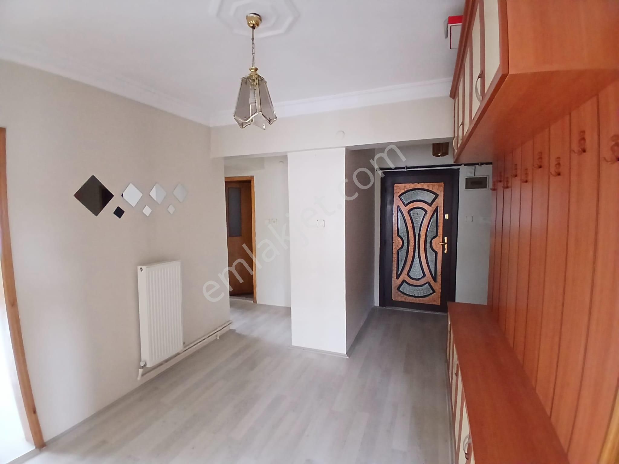 Akçay Emlak'tan Akşehir Stadyum Civarı Asansörlü Doğalgaz Kombili Ara Kat Kiralık 3+1 Daire - Görsel 11