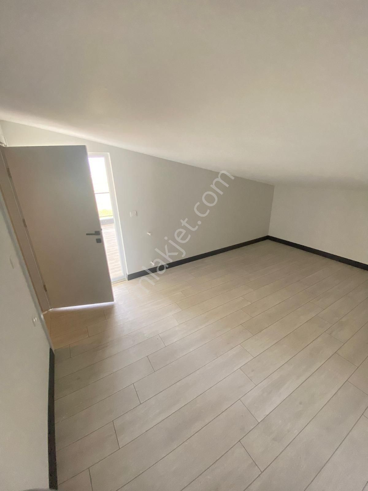 Ilıca'da Site İçinde 3+1 Kiralık Dubleks Daire - Görsel 22