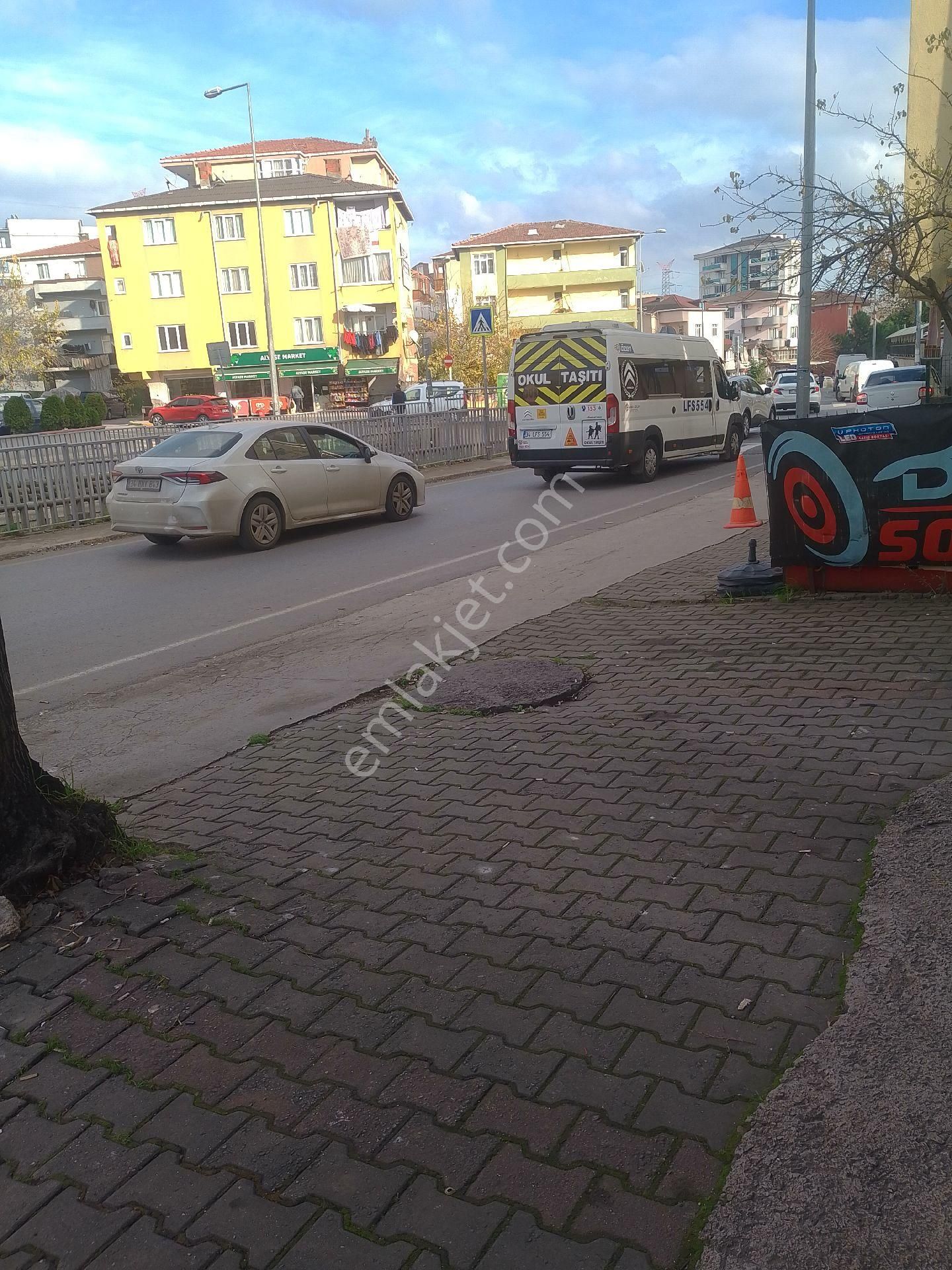 Kurtköy Merkez'de Satılık Dükkan