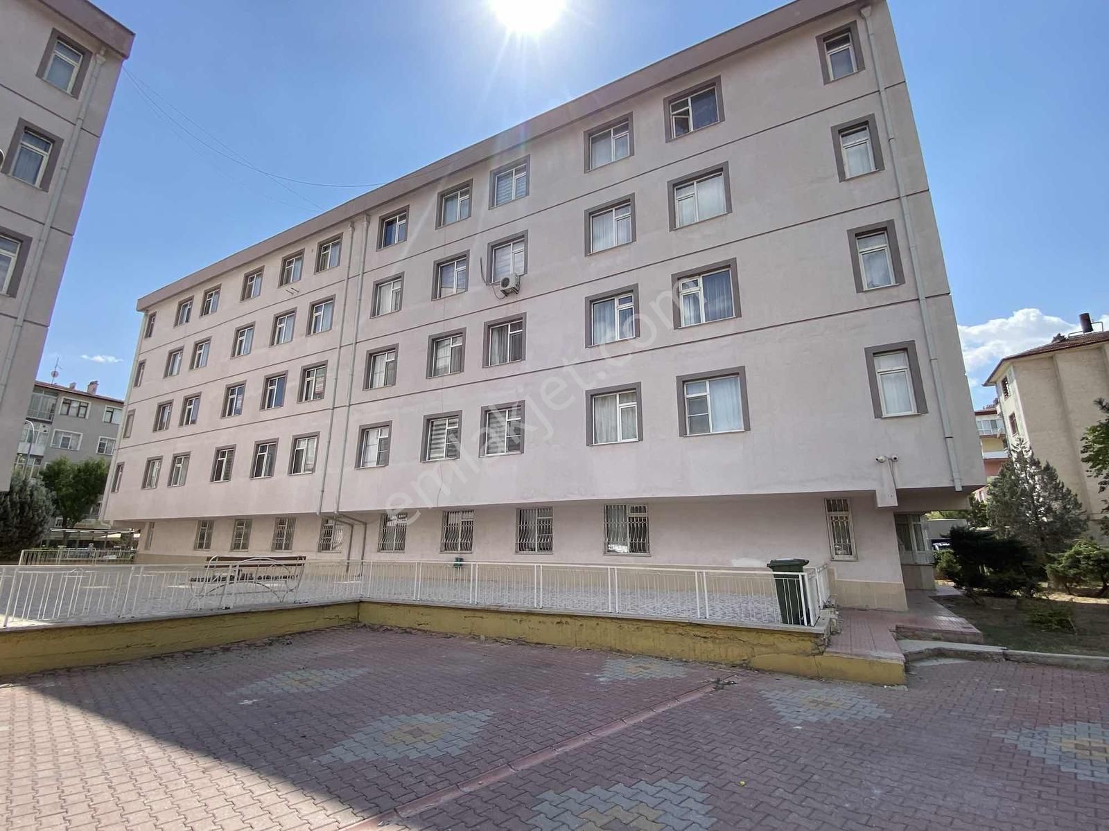 Yeğenoğlu Caddesi Bakımlı 4+1 Geniş Daire - Görsel 28