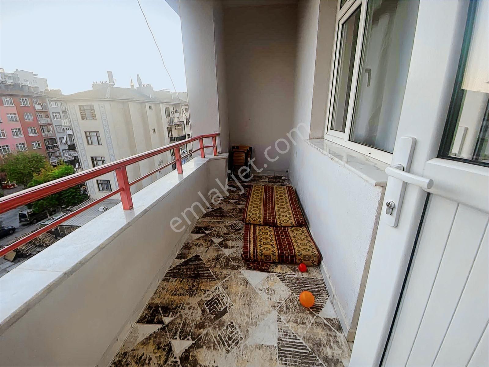 Yeğenoğlu Caddesi Bakımlı 4+1 Geniş Daire - Görsel 26