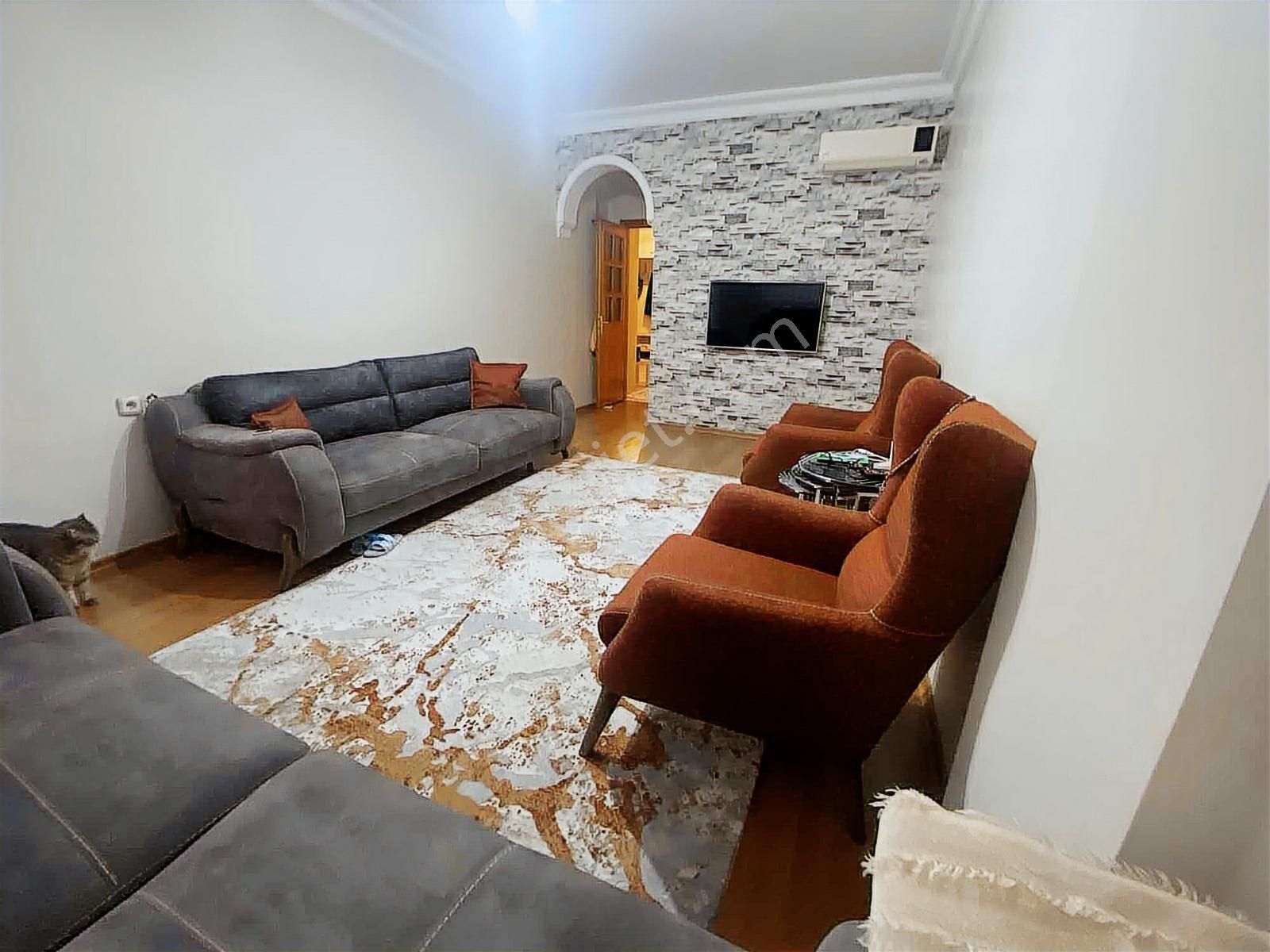 Yeğenoğlu Caddesi Bakımlı 4+1 Geniş Daire