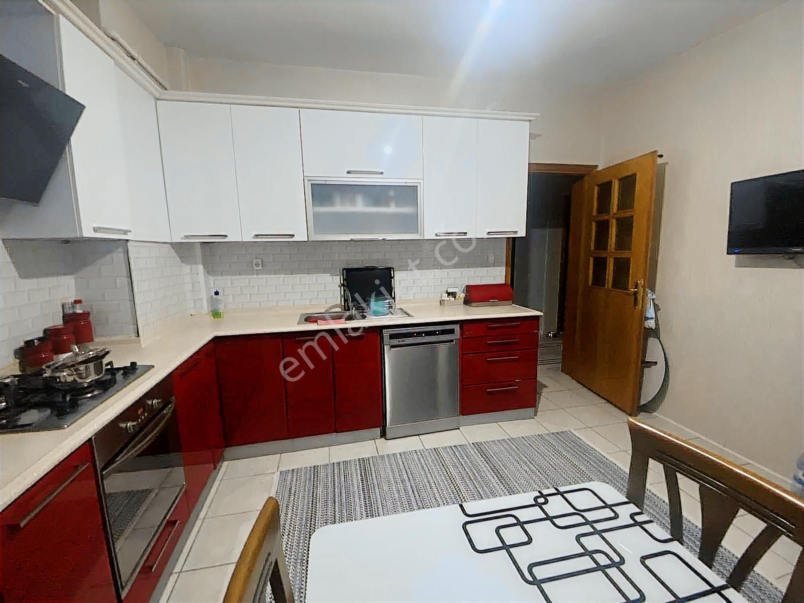 Yeğenoğlu Caddesi Bakımlı 4+1 Geniş Daire - Görsel 8