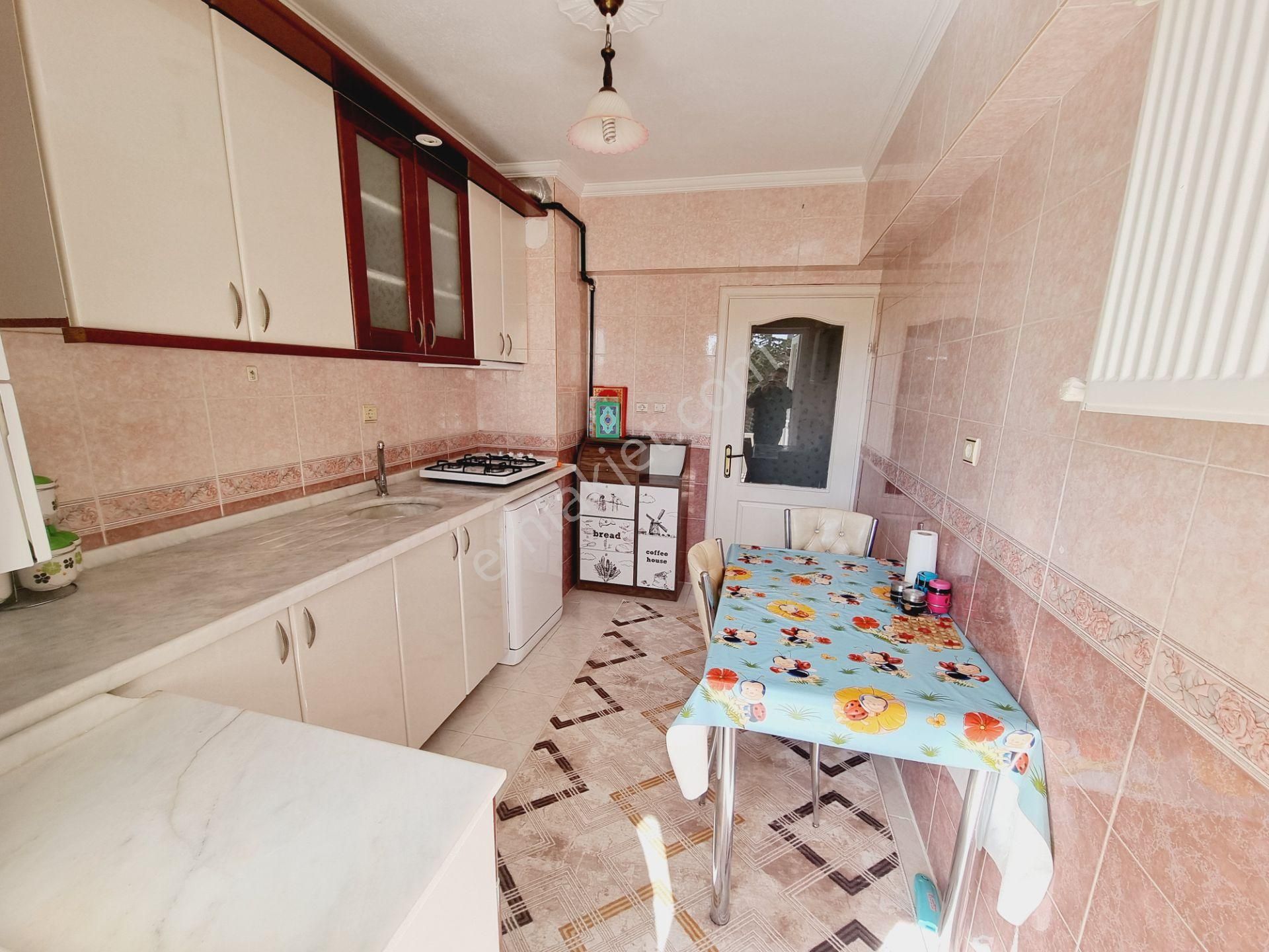 Pursaklar Kalecik Emlak'tan Y.emre Mahallesi 2.katta 3+1 Çift Balkonlu