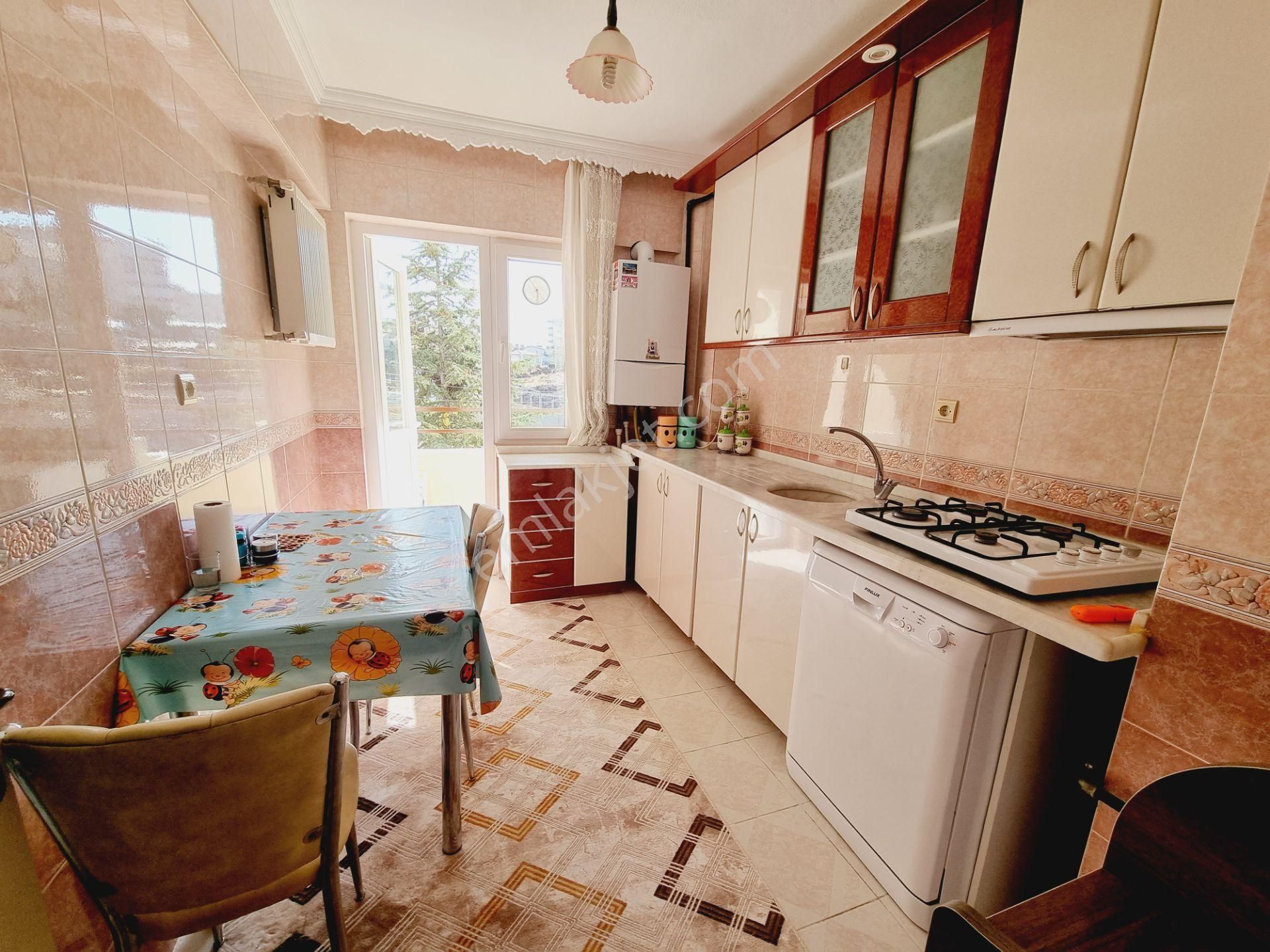 Pursaklar Kalecik Emlak'tan Y.emre Mahallesi 2.katta 3+1 Çift Balkonlu - Görsel 3