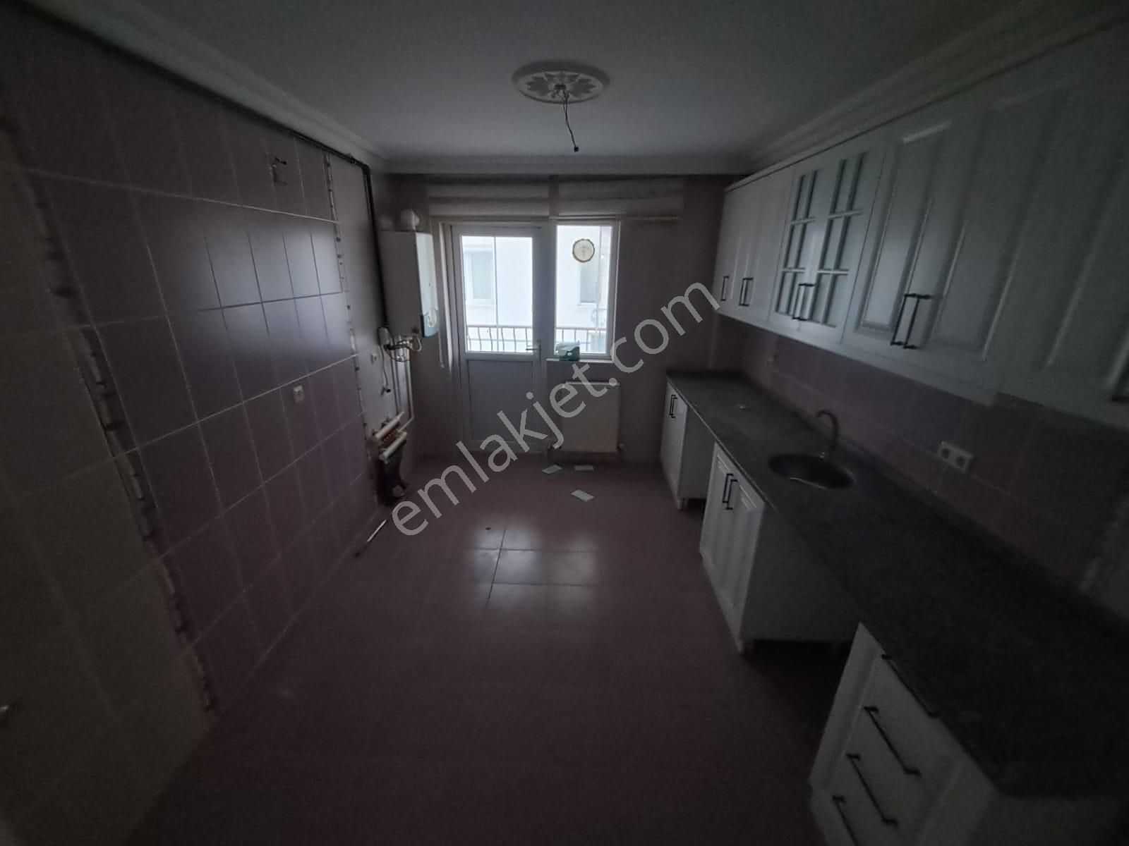 Bilgen Vatan'dan Bağlarbaşı Duman Sokak'ta Asansörlü 4+1 Cepheleri Açık Manzaralı Satılık Daire - Görsel 4