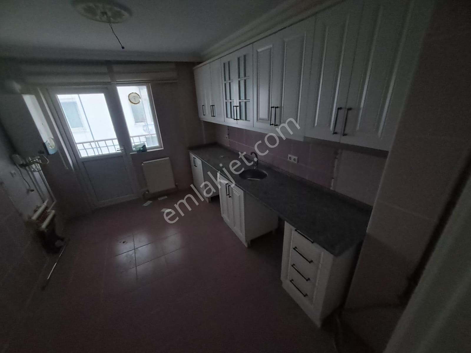 Bilgen Vatan'dan Bağlarbaşı Duman Sokak'ta Asansörlü 4+1 Cepheleri Açık Manzaralı Satılık Daire - Görsel 2