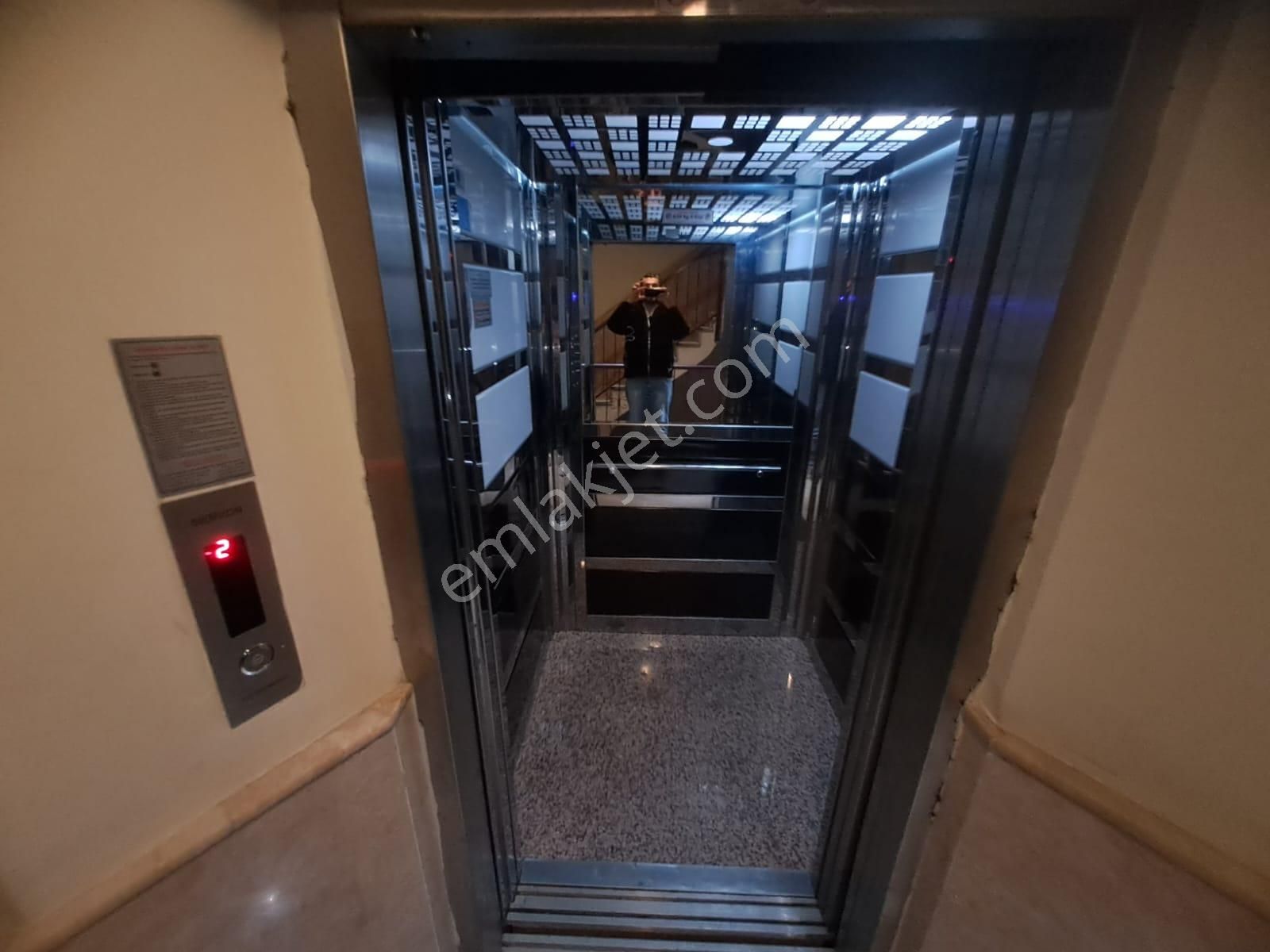 Bilgen Vatan'dan Bağlarbaşı Duman Sokak'ta Asansörlü 4+1 Cepheleri Açık Manzaralı Satılık Daire - Görsel 24