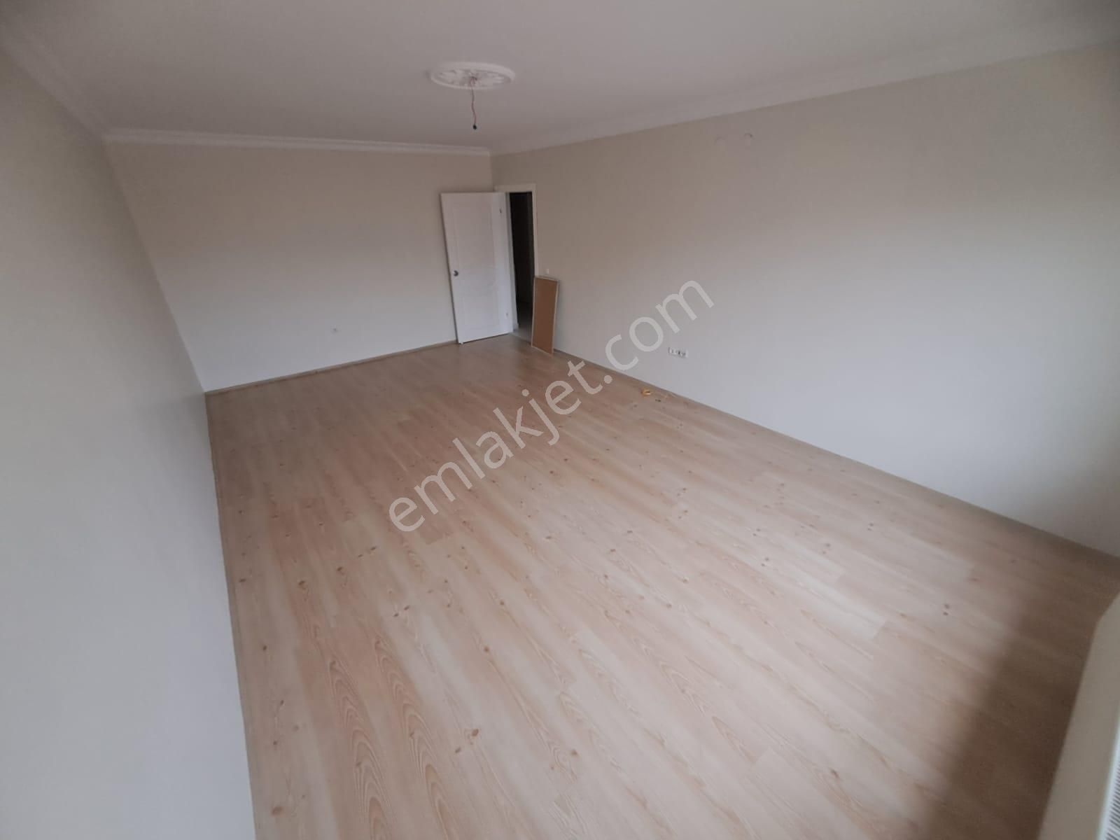 Bilgen Vatan'dan Bağlarbaşı Duman Sokak'ta Asansörlü 4+1 Cepheleri Açık Manzaralı Satılık Daire - Görsel 8