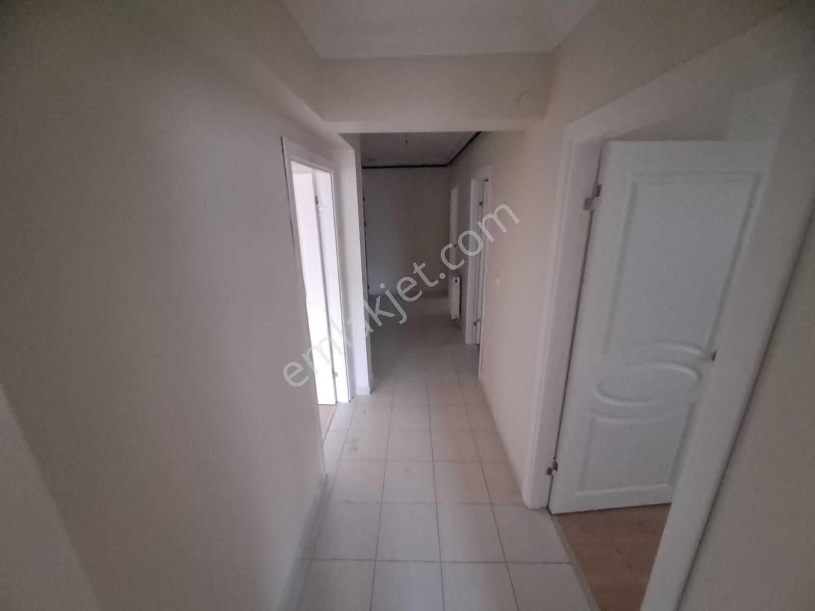 Bilgen Vatan'dan Bağlarbaşı Duman Sokak'ta Asansörlü 4+1 Cepheleri Açık Manzaralı Satılık Daire - Görsel 22