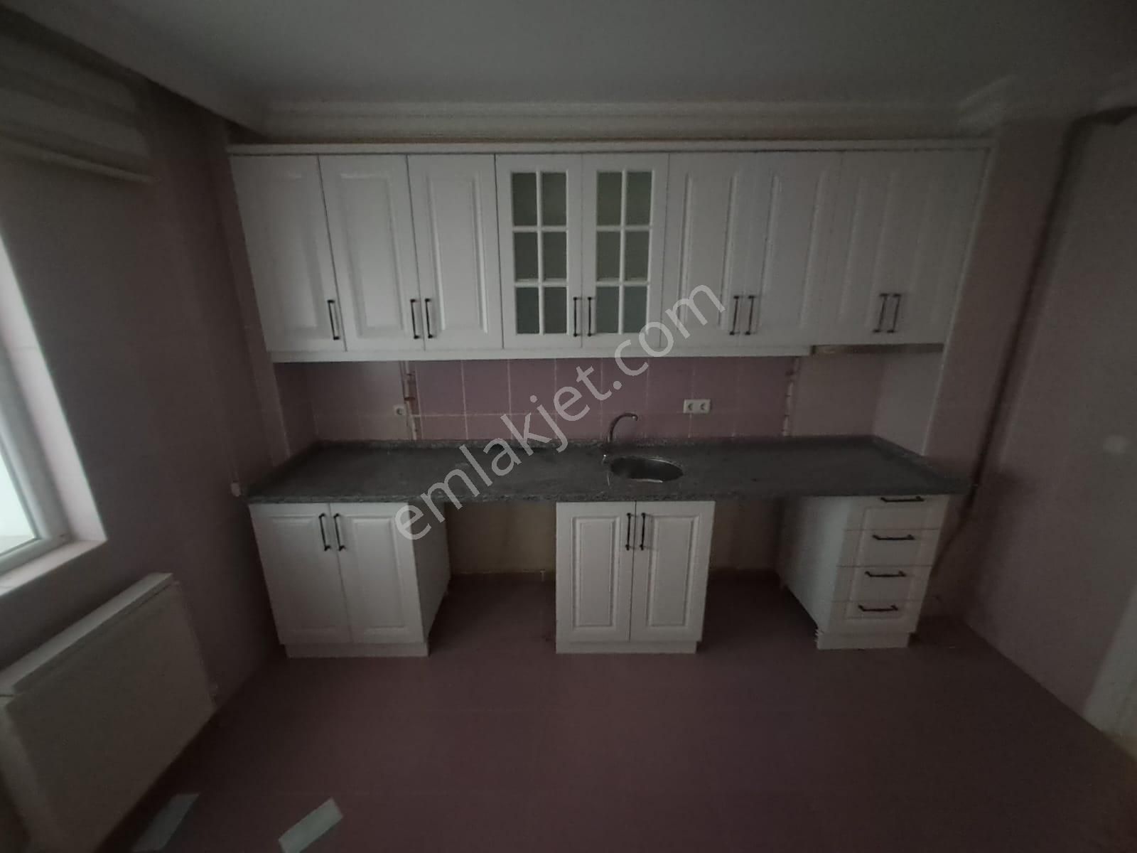 Bilgen Vatan'dan Bağlarbaşı Duman Sokak'ta Asansörlü 4+1 Cepheleri Açık Manzaralı Satılık Daire - Görsel 3