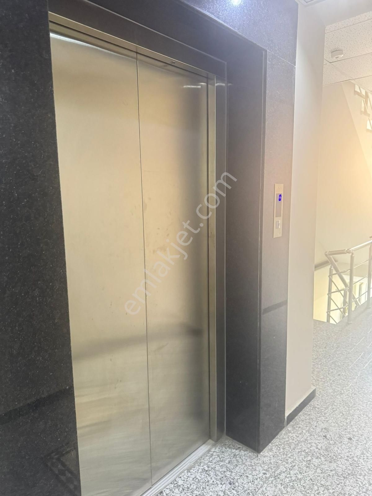 Büyükçekmece Merkezde Bankalar Caddesinde 1+1 Bakımlı Ofis - Görsel 7