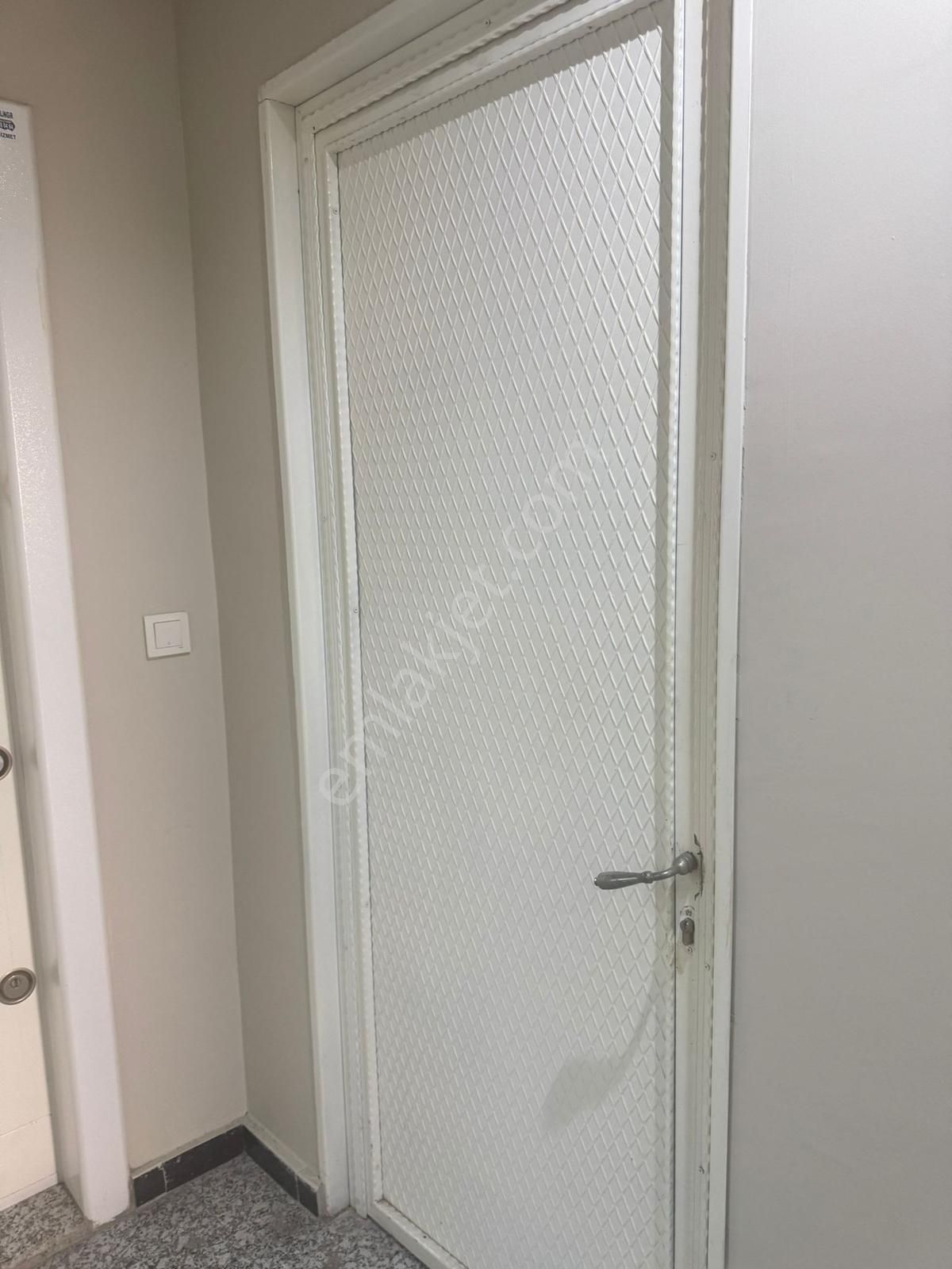 Büyükçekmece Merkezde Bankalar Caddesinde 1+1 Bakımlı Ofis - Görsel 13