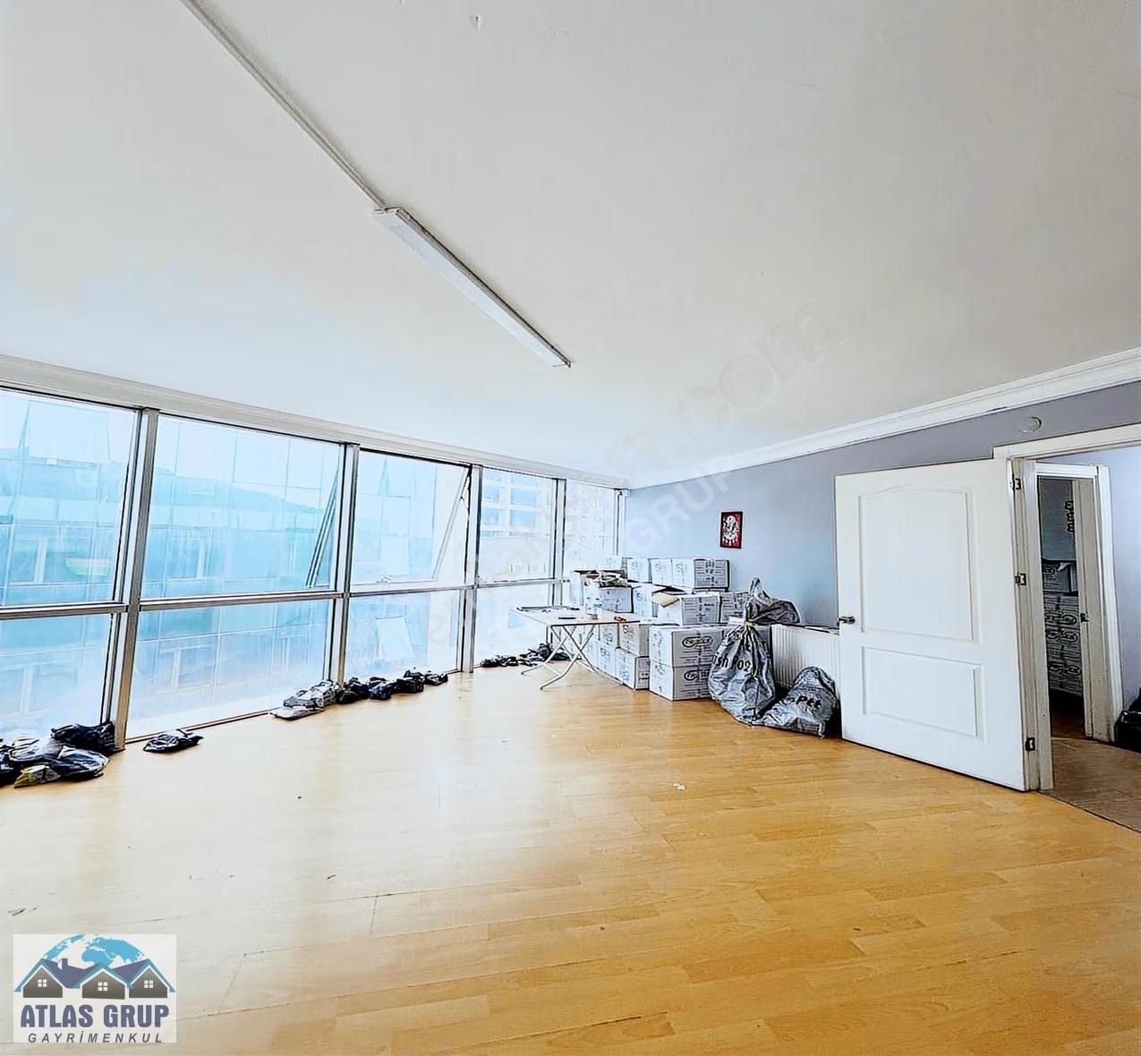 Marmara Park Metrobüse 3 Dakika Mesafede Kiralık Ofis - Görsel 9