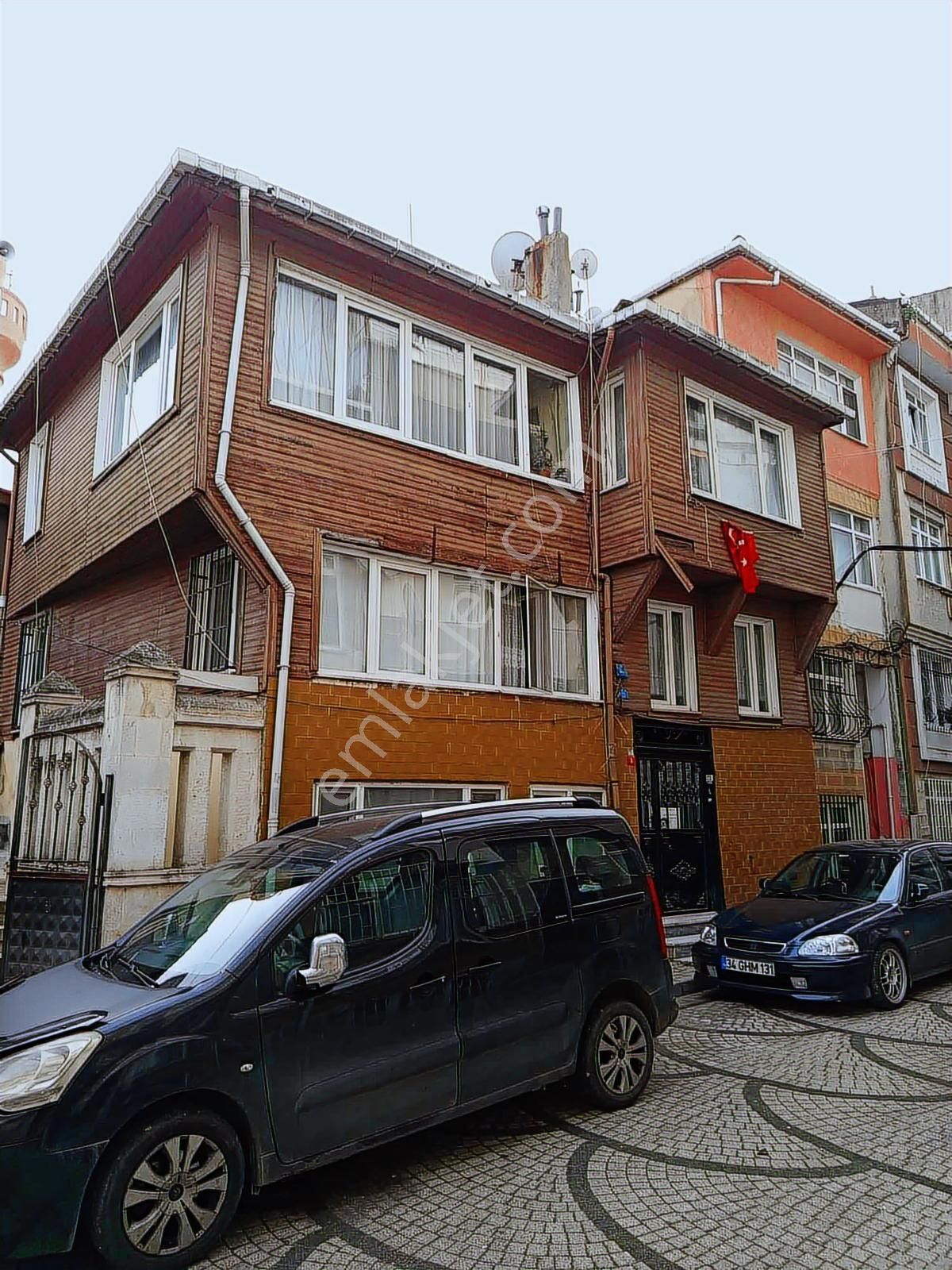 Üsküdar Ahmediye Mah.üç Katlı Müstakil Satılık Ev