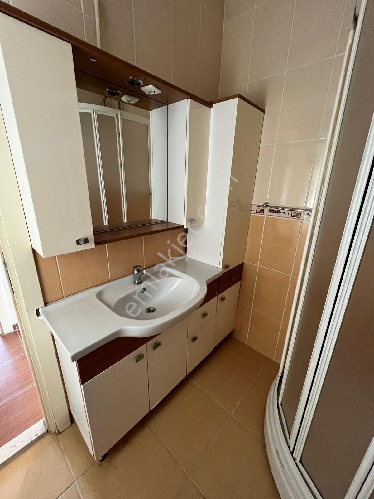 Ümraniye Esenevler Mahallesi Tek Blok Site İçi 2+1 90 Metre Balkonlu Kiralık Daire Ev - Görsel 2