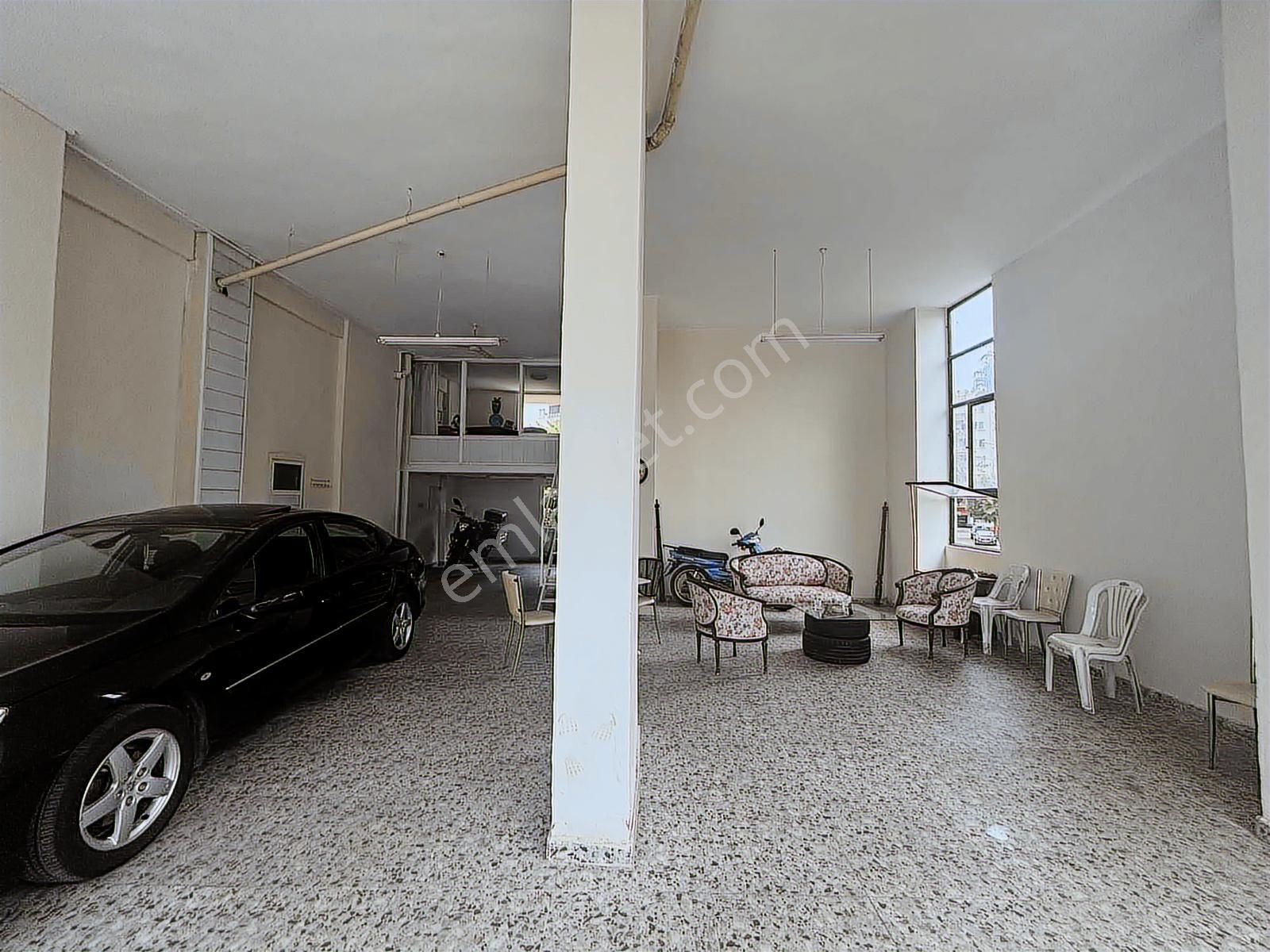 Edıp Burhan Kapalı Spor Salonu Cıvarı Satılık Dükkan