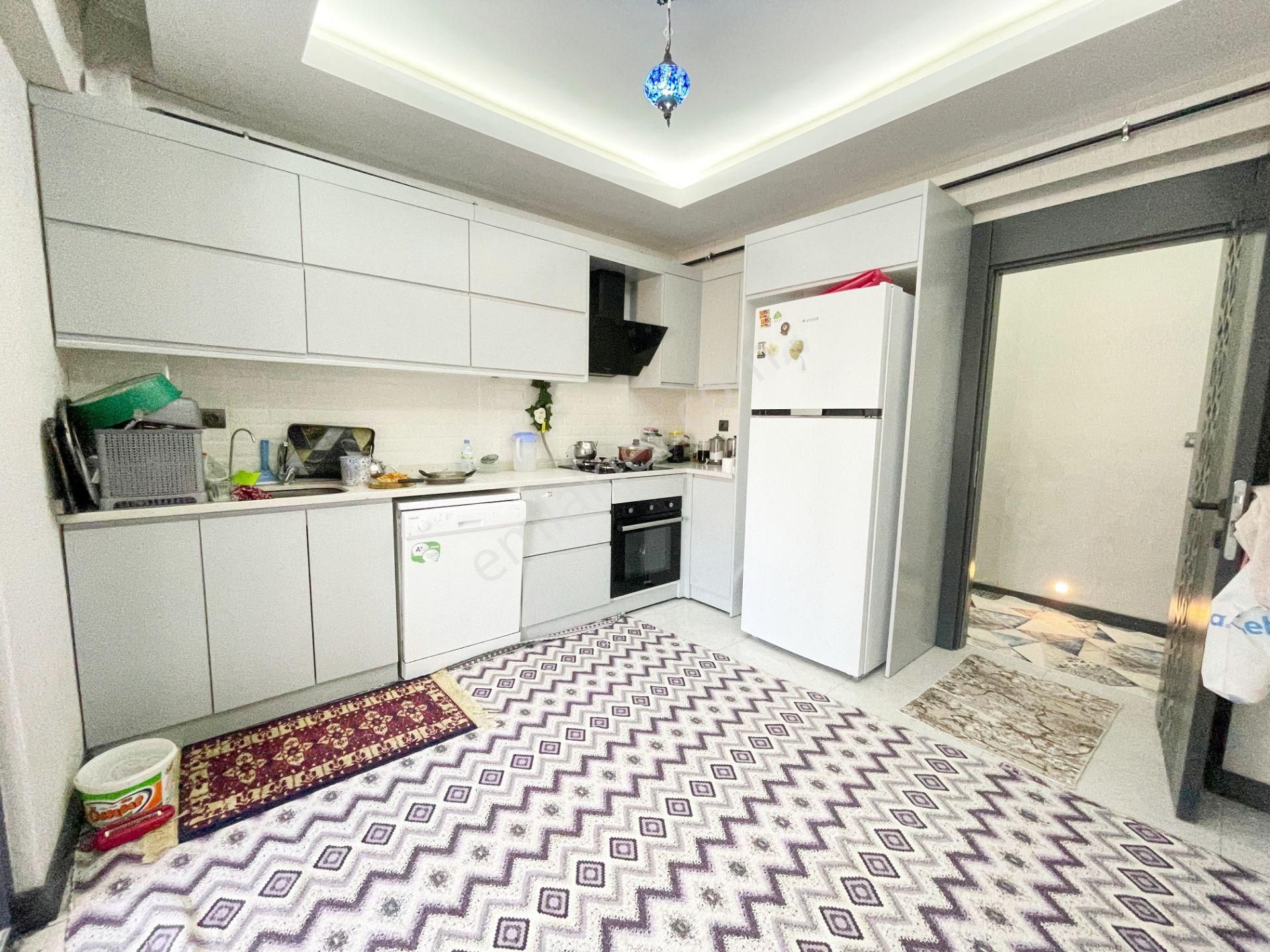 Alpaslan'da Cam Balkonlu Ebeveyn Banyolu Bakımlı 2+1 Daire