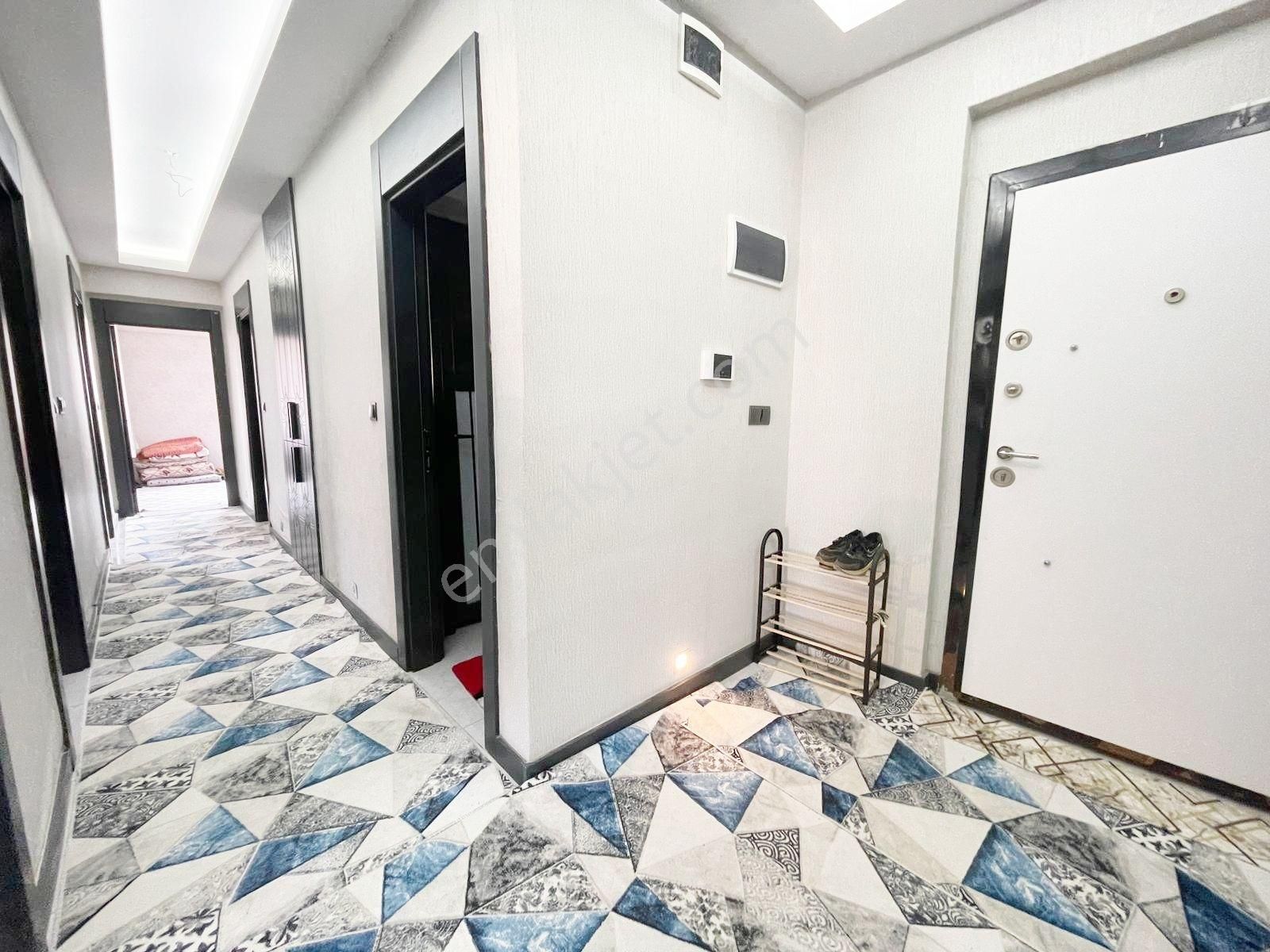 Alpaslan'da Cam Balkonlu Ebeveyn Banyolu Bakımlı 2+1 Daire - Görsel 18