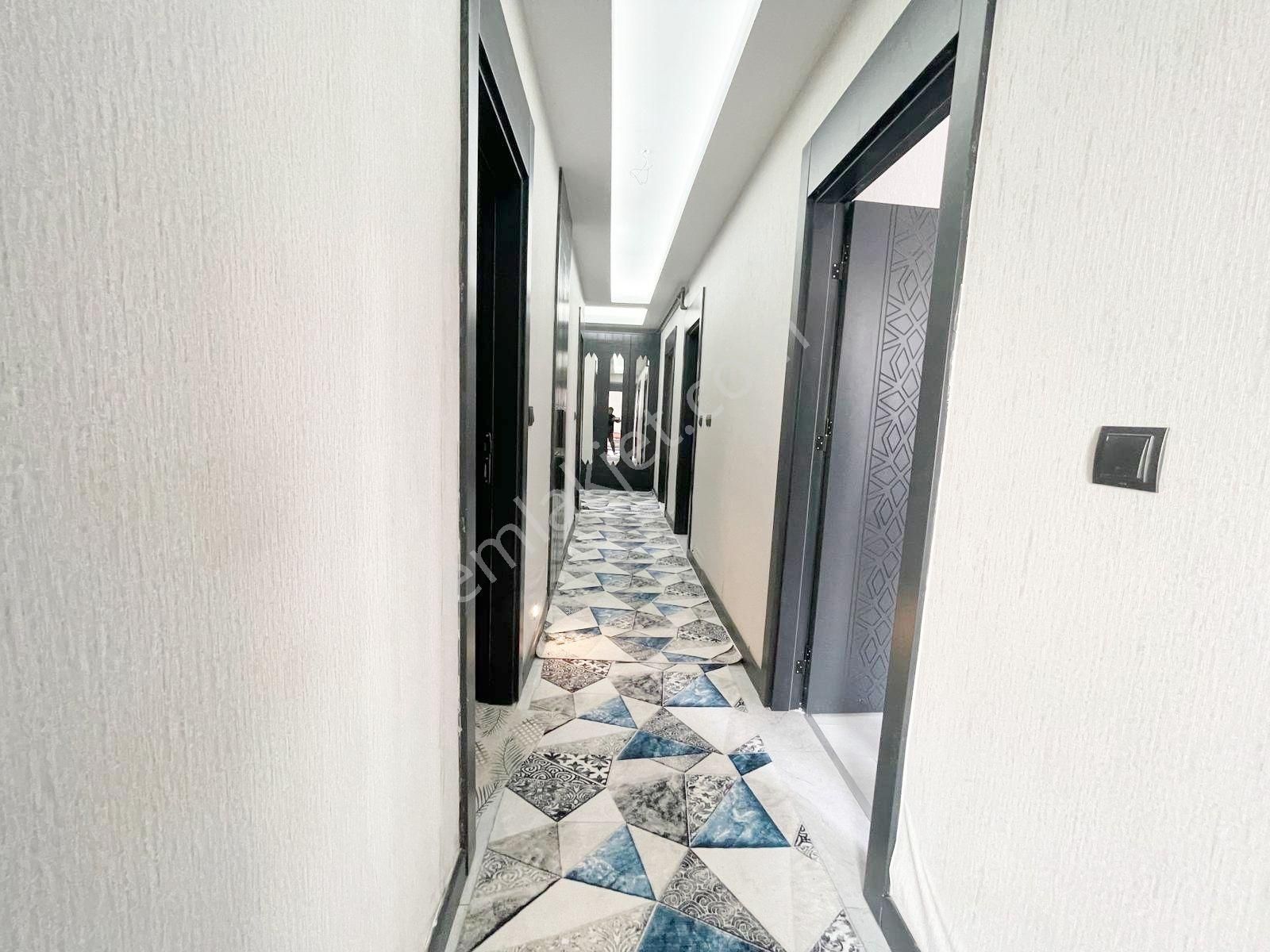 Alpaslan'da Cam Balkonlu Ebeveyn Banyolu Bakımlı 2+1 Daire - Görsel 14