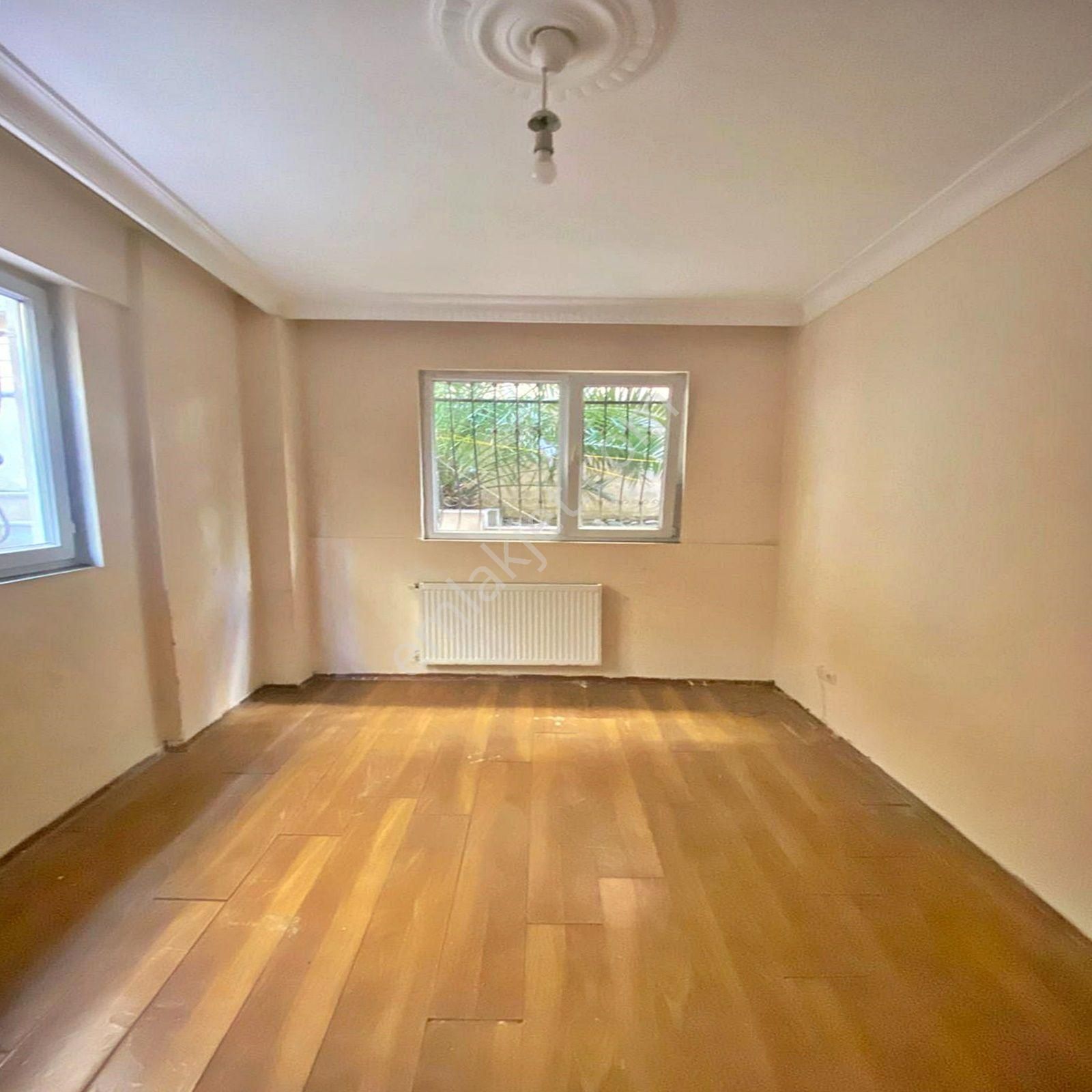 Esenyurt Mehmet Akif Ersoy Mahallesinde 2+1 Bahçeli Bahçe Katı