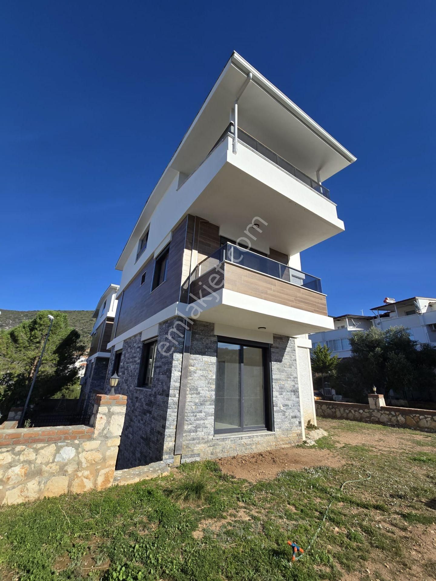 Didim Akbük’te Deniz Manzaralı Sıfır 3+1 Müstakil Villa