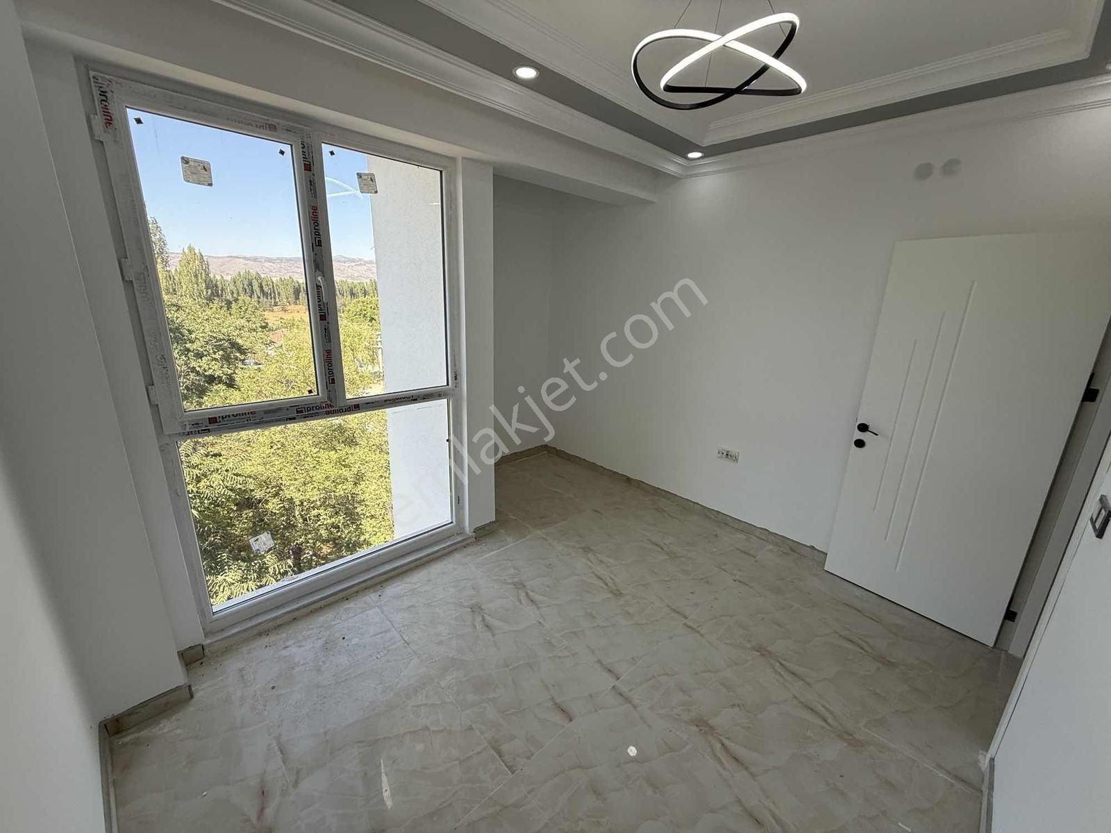 Sütlüce Mah. Eğitimciler Caddesi Yanı 3+1 140m2 Daire - Görsel 13