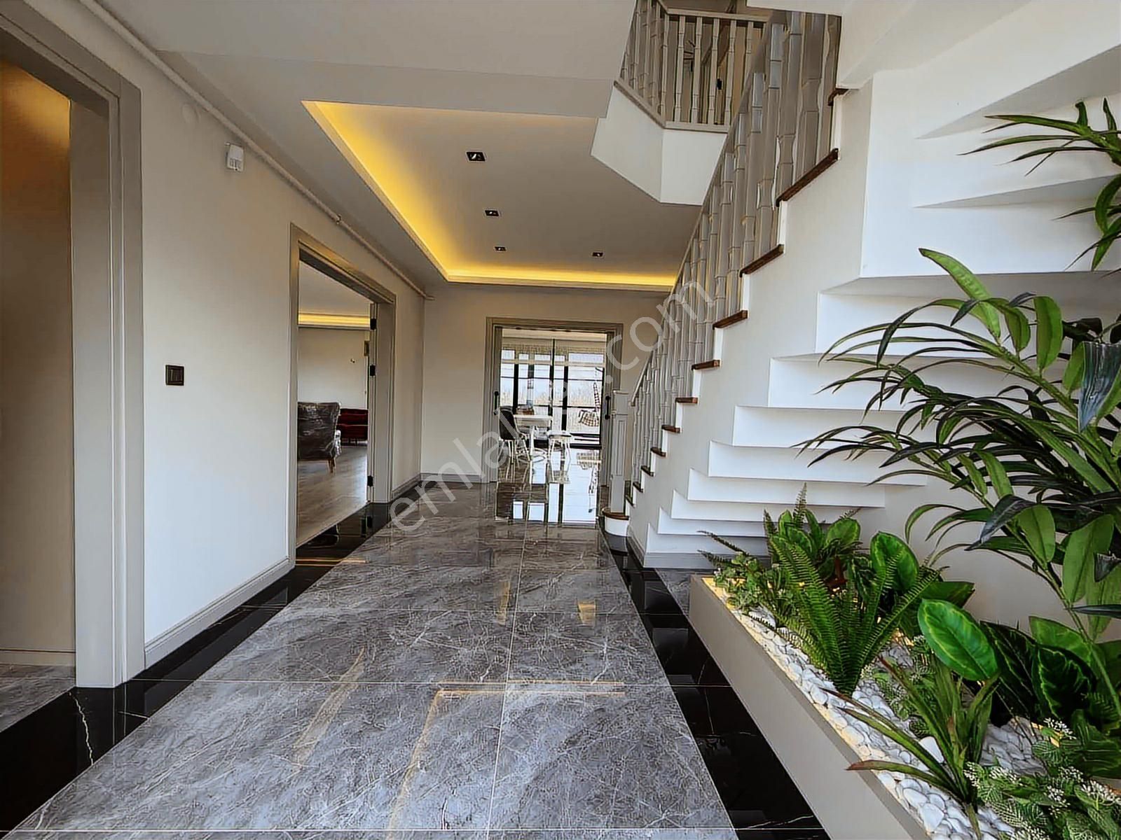 Akram'dan Yunuseli'de Önü Açık Emsalsiz Villa - Görsel 18