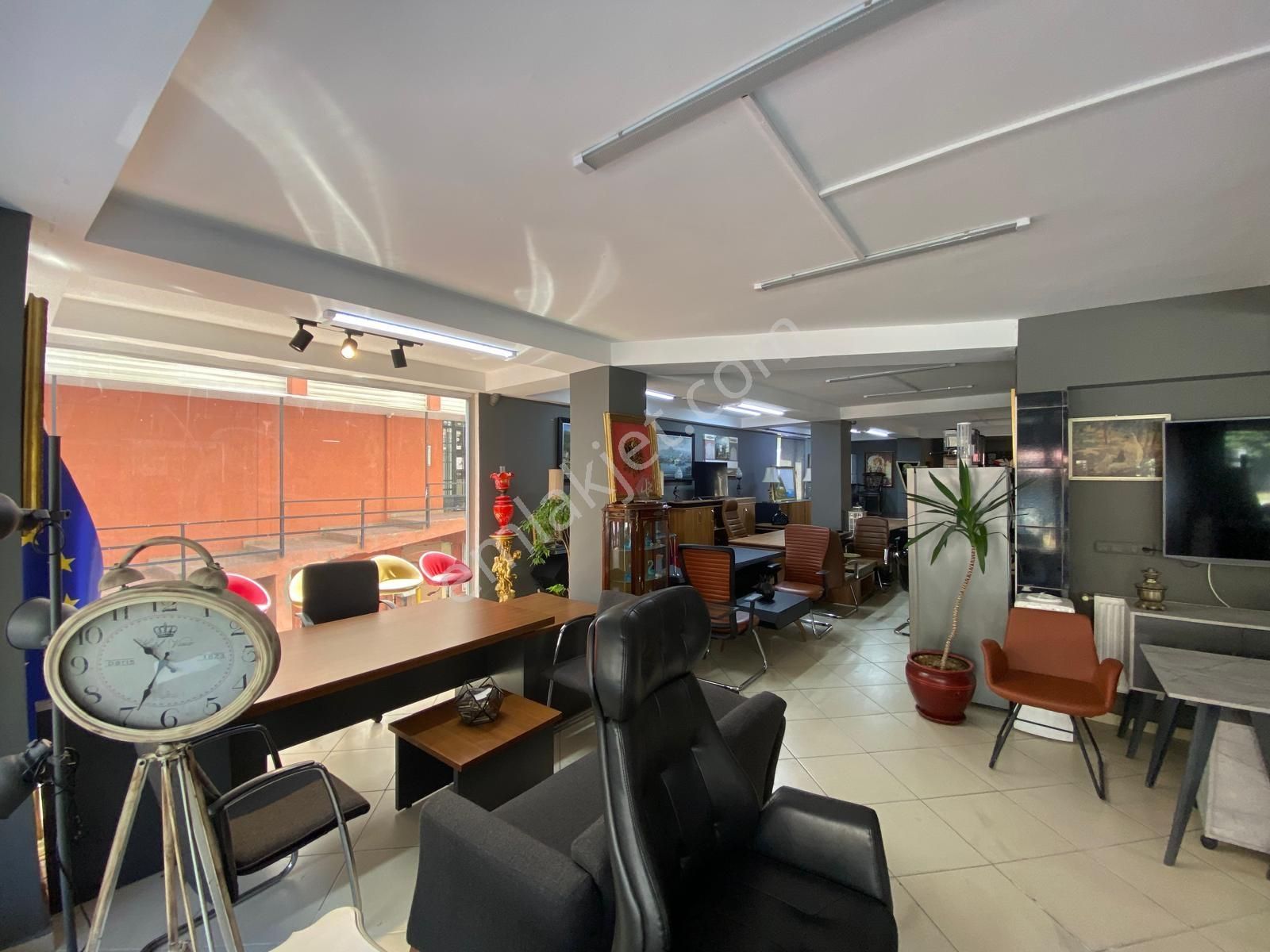 Mektep Caddesi Üzeri Net 120 M² Kullanımlı Satılık Mağaza - Görsel 4