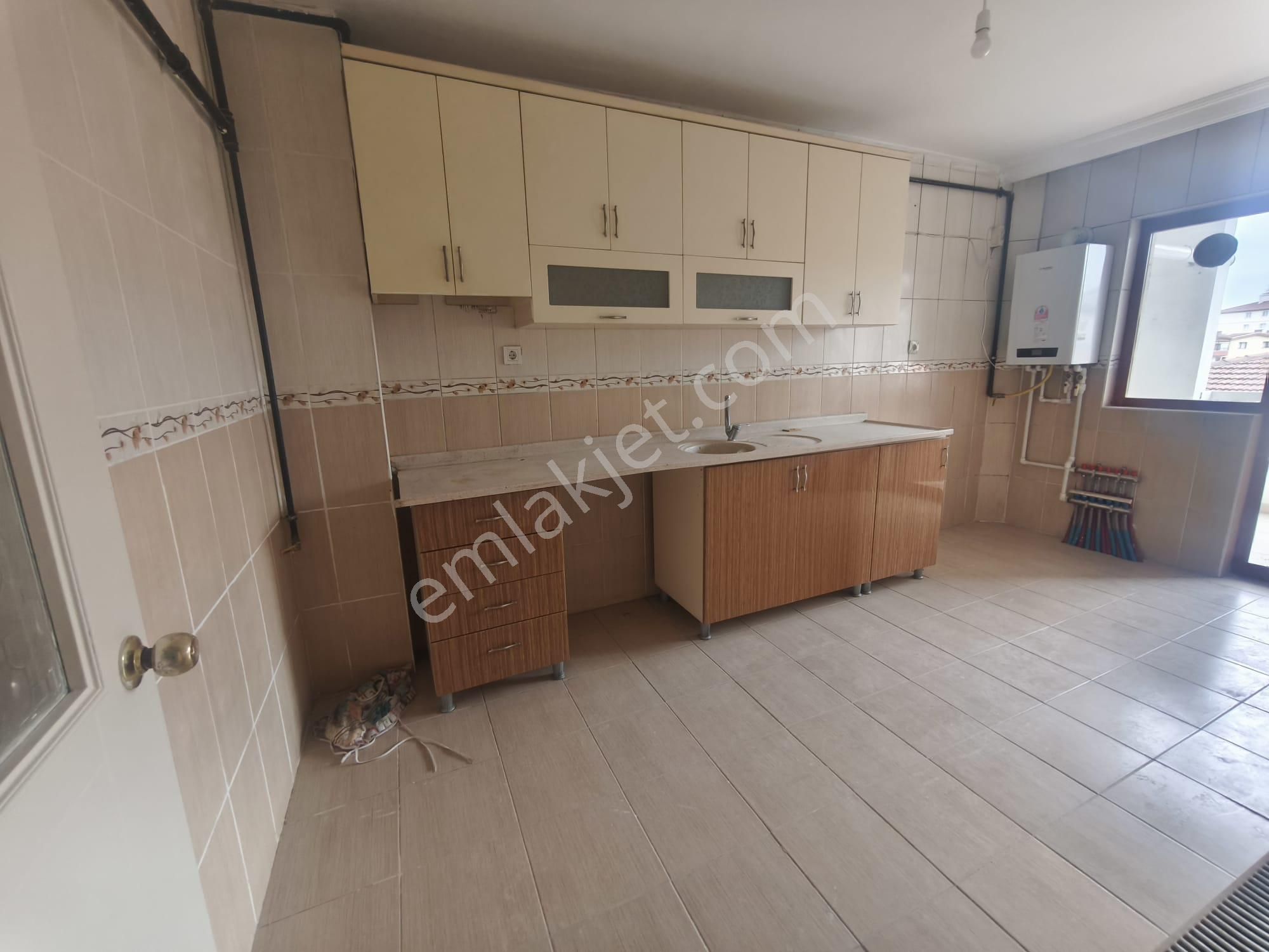 Altındağ - Beşikkaya Mahallesi Taş Cami Yak. Katta 3+1 Satılık Daire !!!