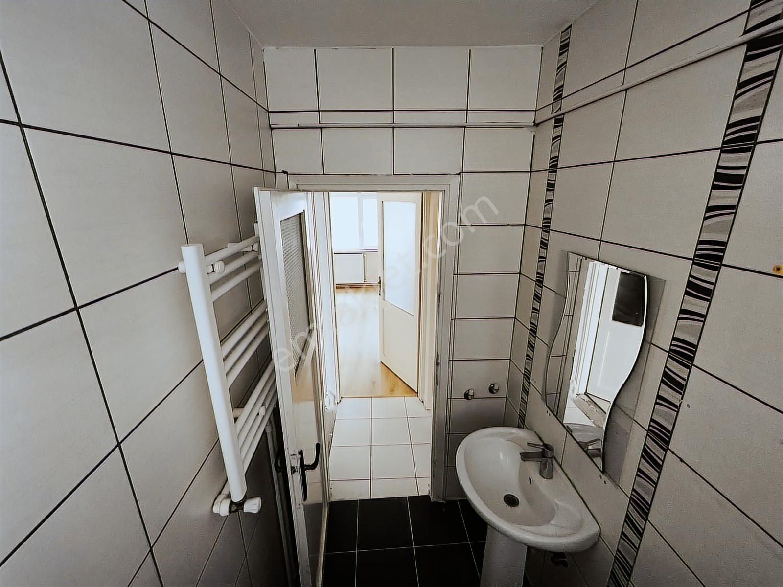 Üsküdar'ın Kalbinde 2+1 Daire - Görsel 8