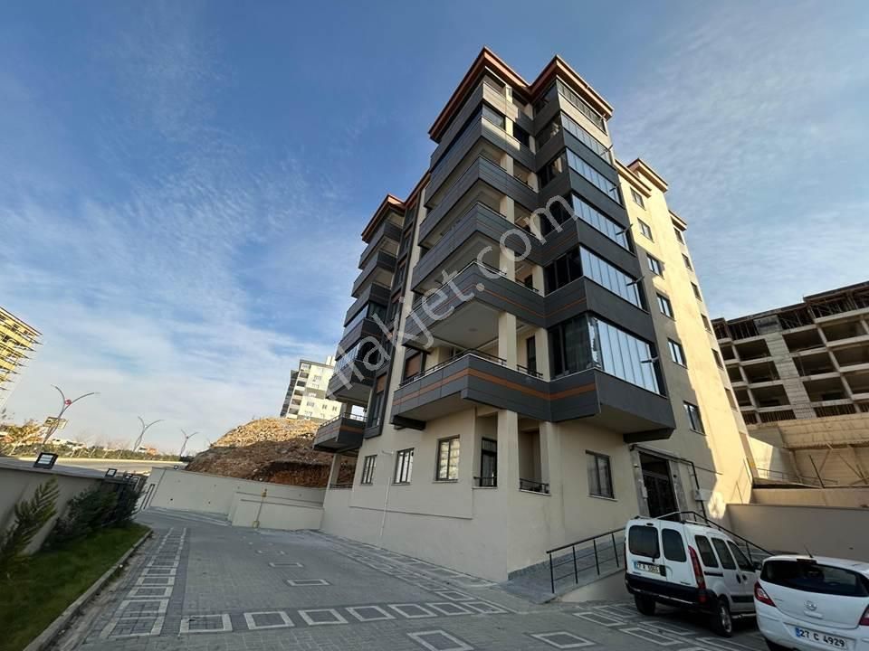 Repa Gayrimenkul Songül Gözcü'den İbn-i Sina Mh.'de 2.5+1 Daire