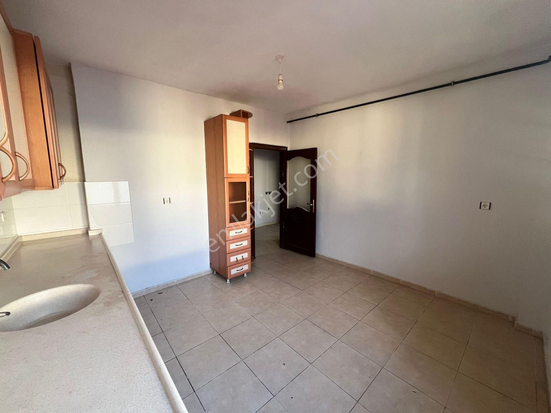 Karınca'dan Eski Mezitli'de Müstakil Tadında Geniş 2+1 Kiralık ! - Görsel 4