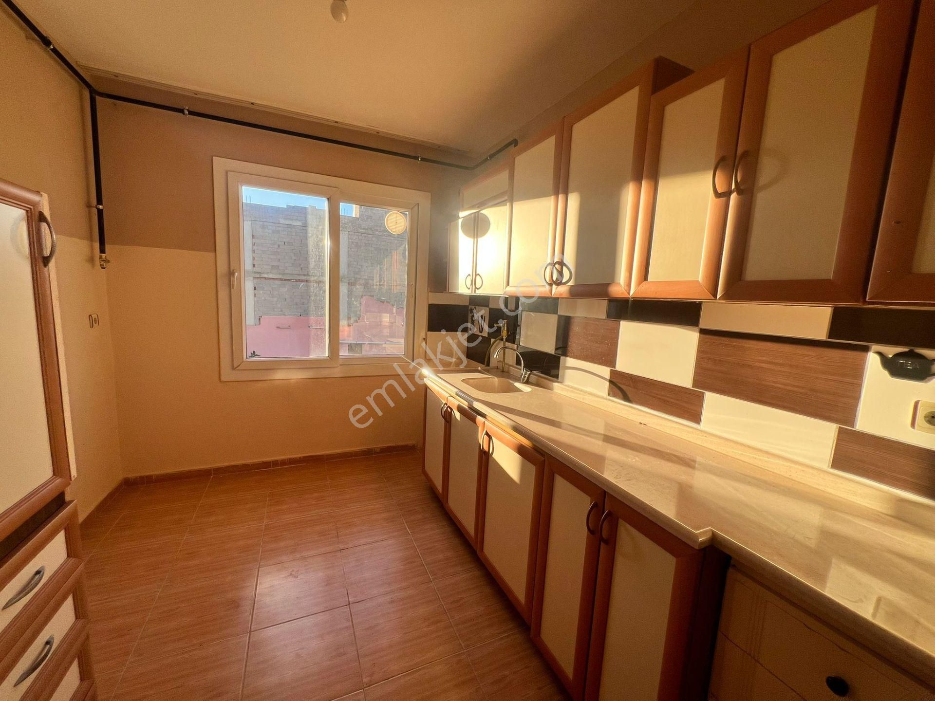 Karınca'dan Eski Mezitli'de Müstakil Tadında Geniş 2+1 Kiralık ! - Görsel 3