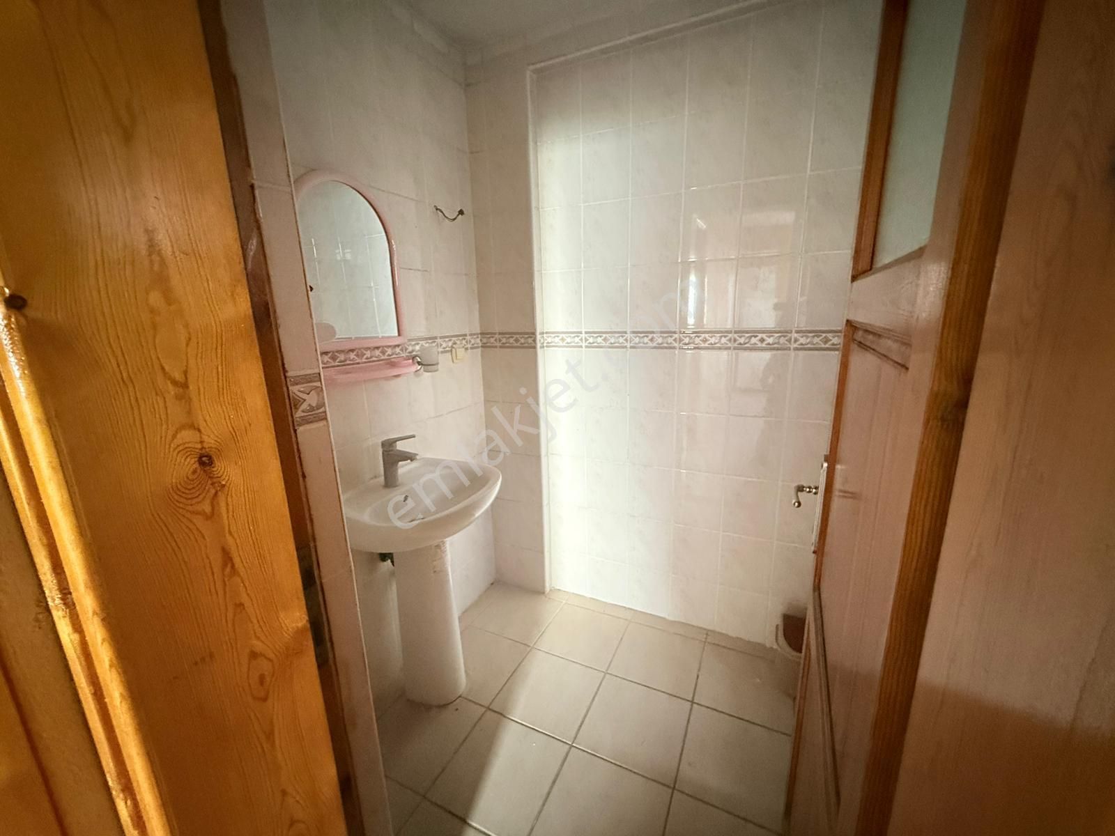 Koyunbaba Migros Arkası Kısmi Eşyalı Müstakil Kiralık 2+1 Villa - Görsel 8