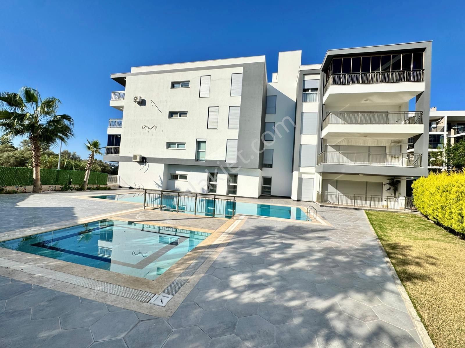 Kuşadası'nda Kapalı Mutfaklı 169m2 Giyinme Odalı Satılık Lüks Daire - Görsel 5