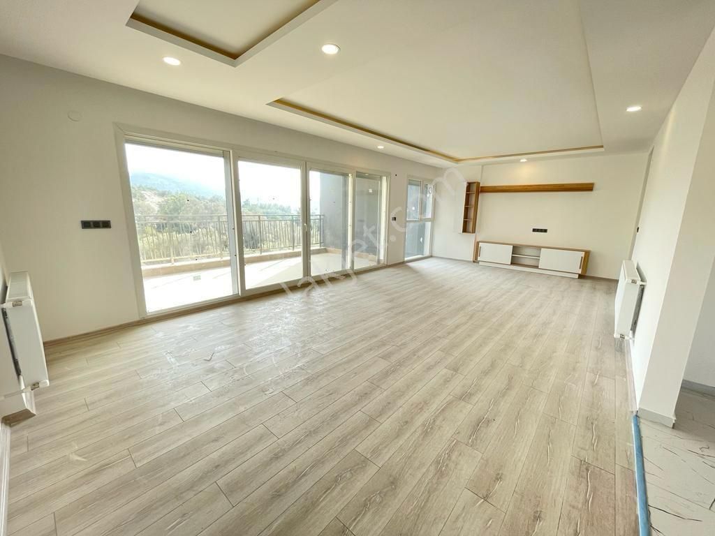 Kuşadası'nda Kapalı Mutfaklı 169m2 Giyinme Odalı Satılık Lüks Daire - Görsel 12