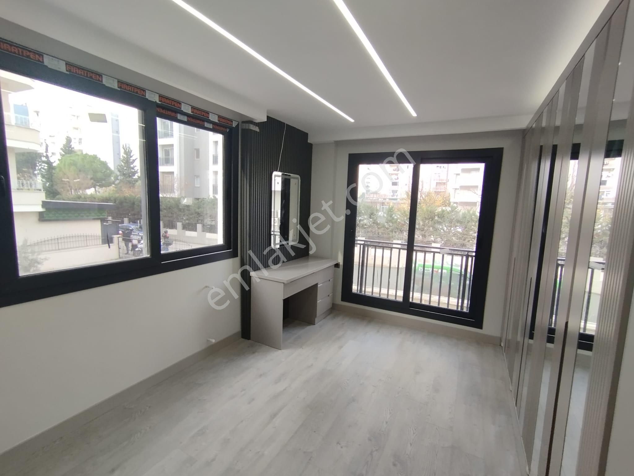 Cadde Üzerinde Kapalı Otoparklı 2+1 Sıfır Lüks Daire - Görsel 3