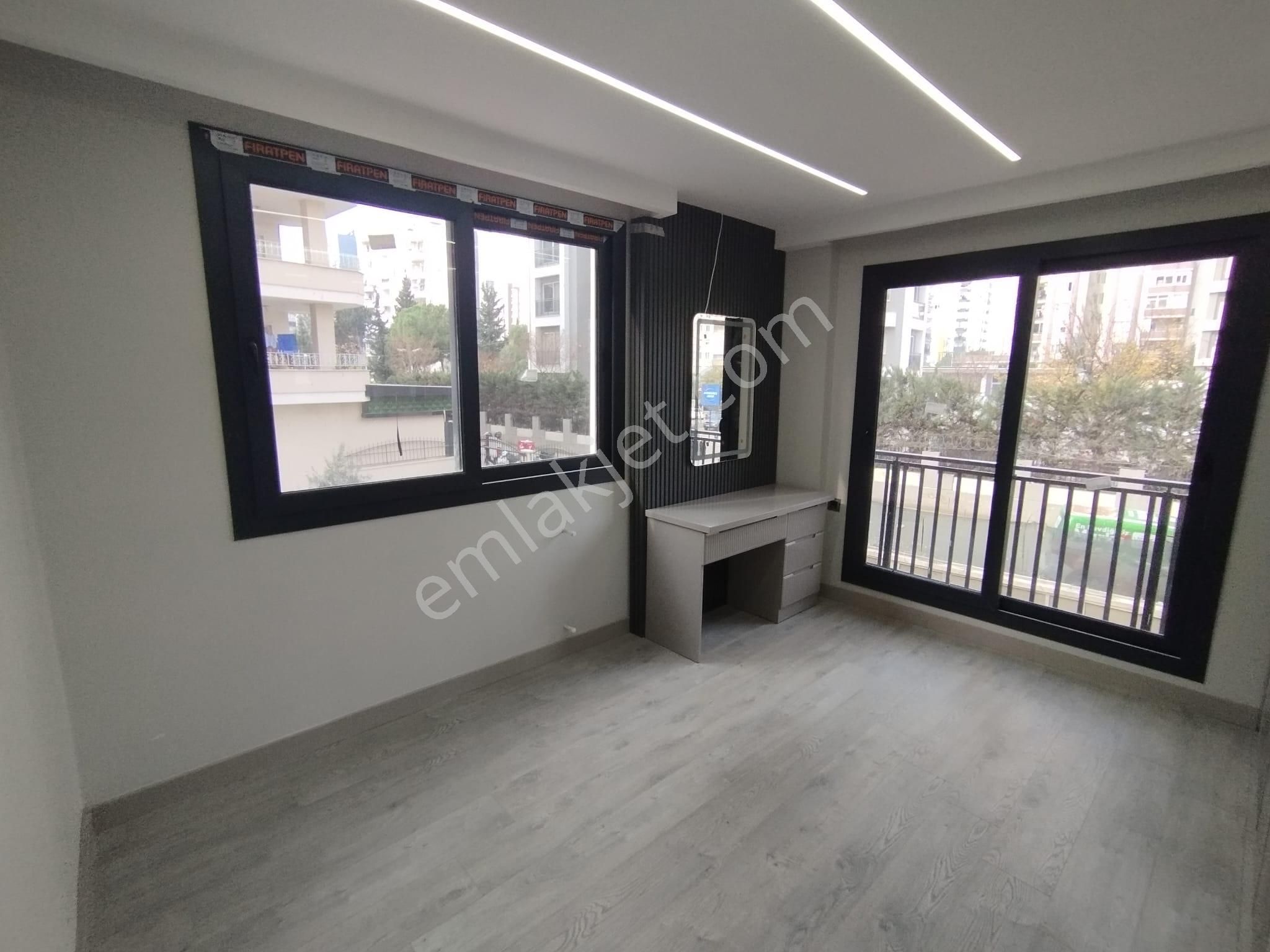 Cadde Üzerinde Kapalı Otoparklı 2+1 Sıfır Lüks Daire - Görsel 12