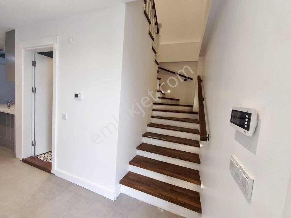 Kuşadası Davutlar'da Tek Müstakil Özel Havuzlu 4+1 Villa - Görsel 20