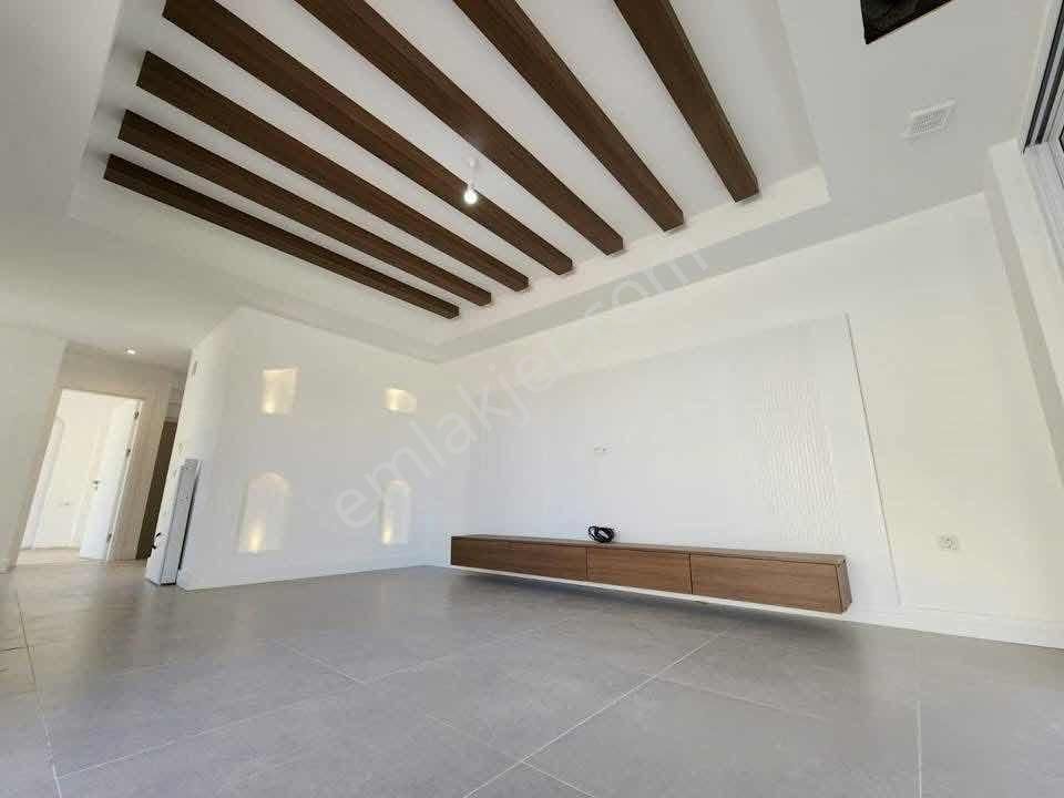 Kuşadası Davutlar'da Tek Müstakil Özel Havuzlu 4+1 Villa - Görsel 14