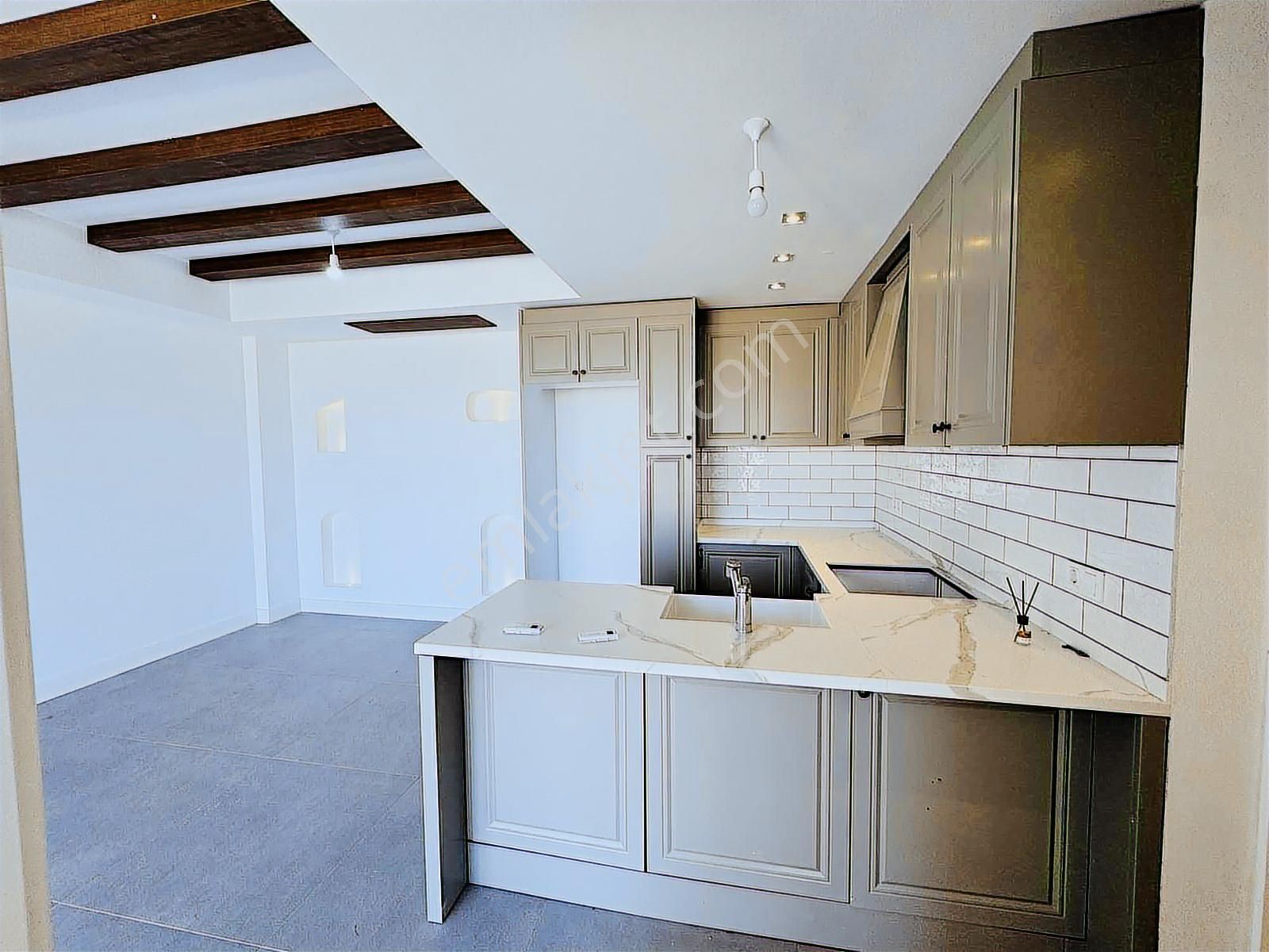 Kuşadası Davutlar'da Tek Müstakil Özel Havuzlu 4+1 Villa - Görsel 16