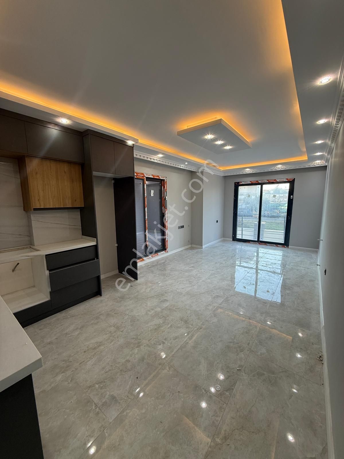 Cumhuriyet Mah.de Özel Yapım 2+1 | Önü Açık