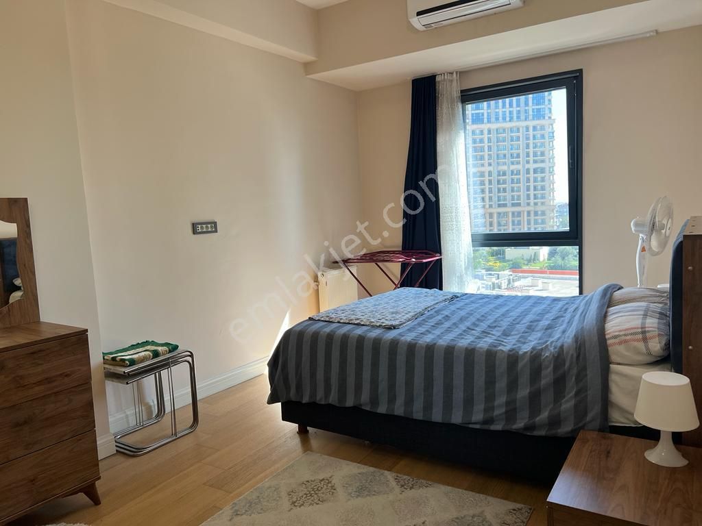 Kiptaş Venezia Mega'da Satılık 1+1 Boş Avm Mnz. Kare Salon Daire - Görsel 4