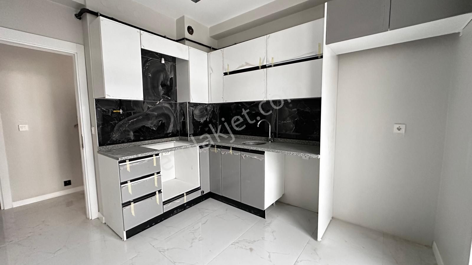 Recep Ümit'ten Çamlıca Tombakzade Yakını 2+1 Satılık Daire Ea18 - Görsel 3