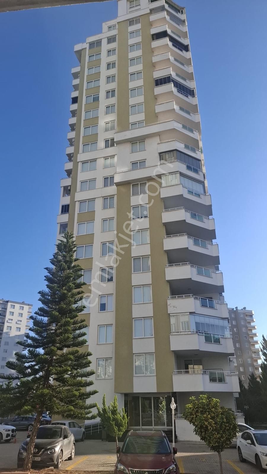 Güvenevler'de Reform Towers Sistesin'de Satılık 4+1 Daire