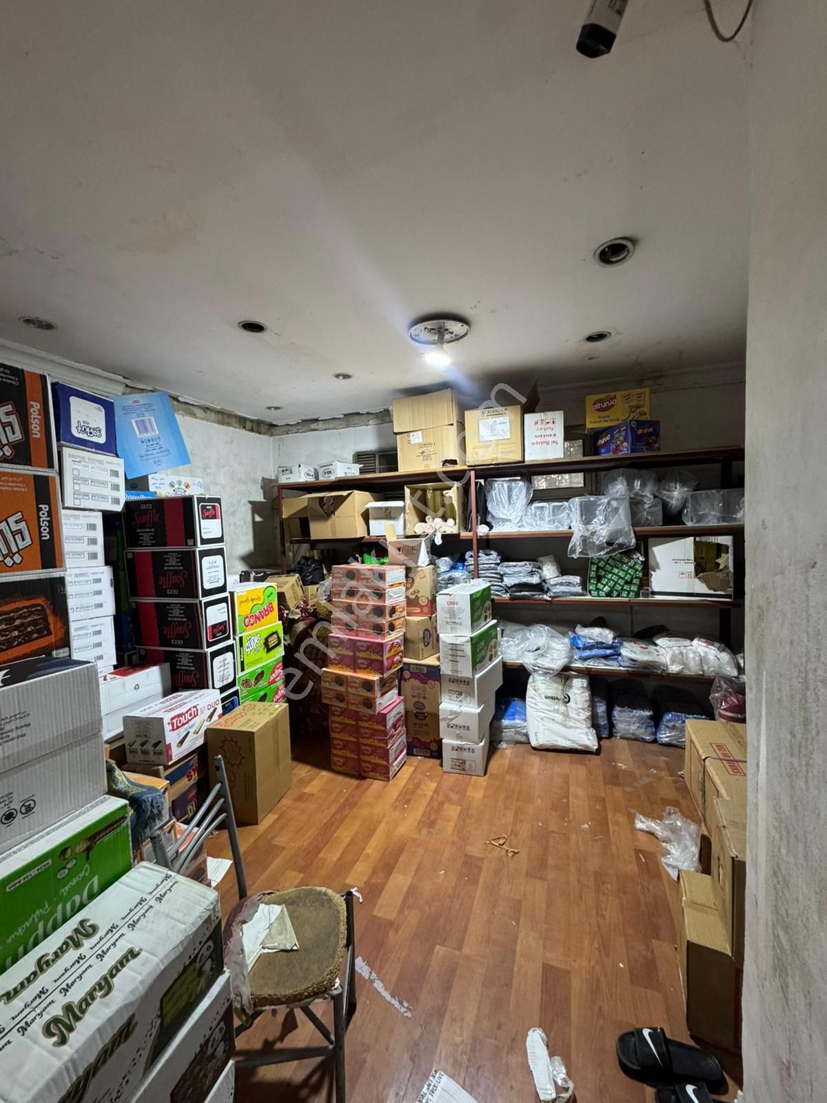 Retro’dan 5 Yol Çakmak Caddesinde Kelepir 150 M2 Dükkan